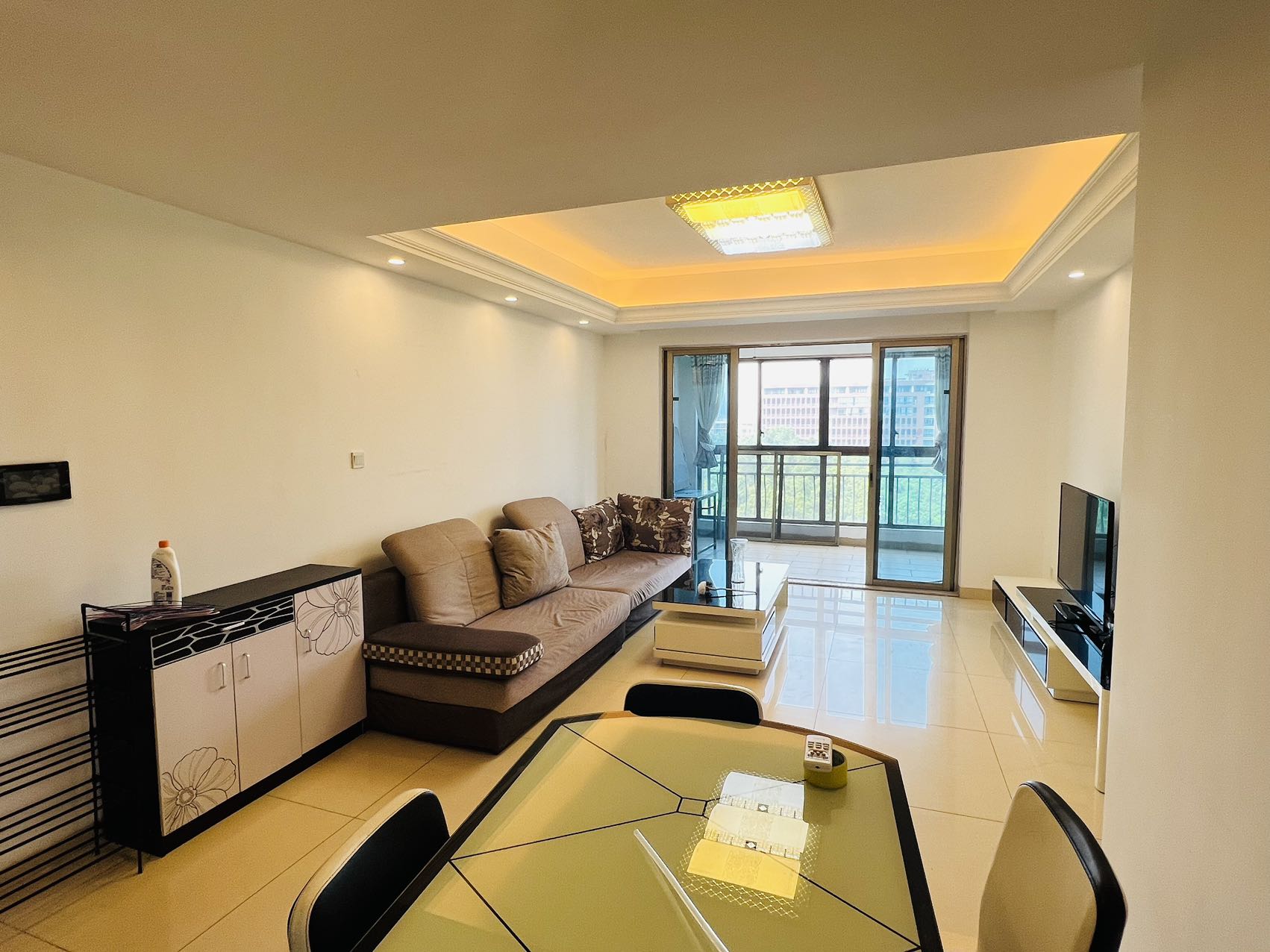 碧桂园 4室2厅2卫 2000.0元/月 碧桂园 4室2厅2卫 2000.0元/月室内图