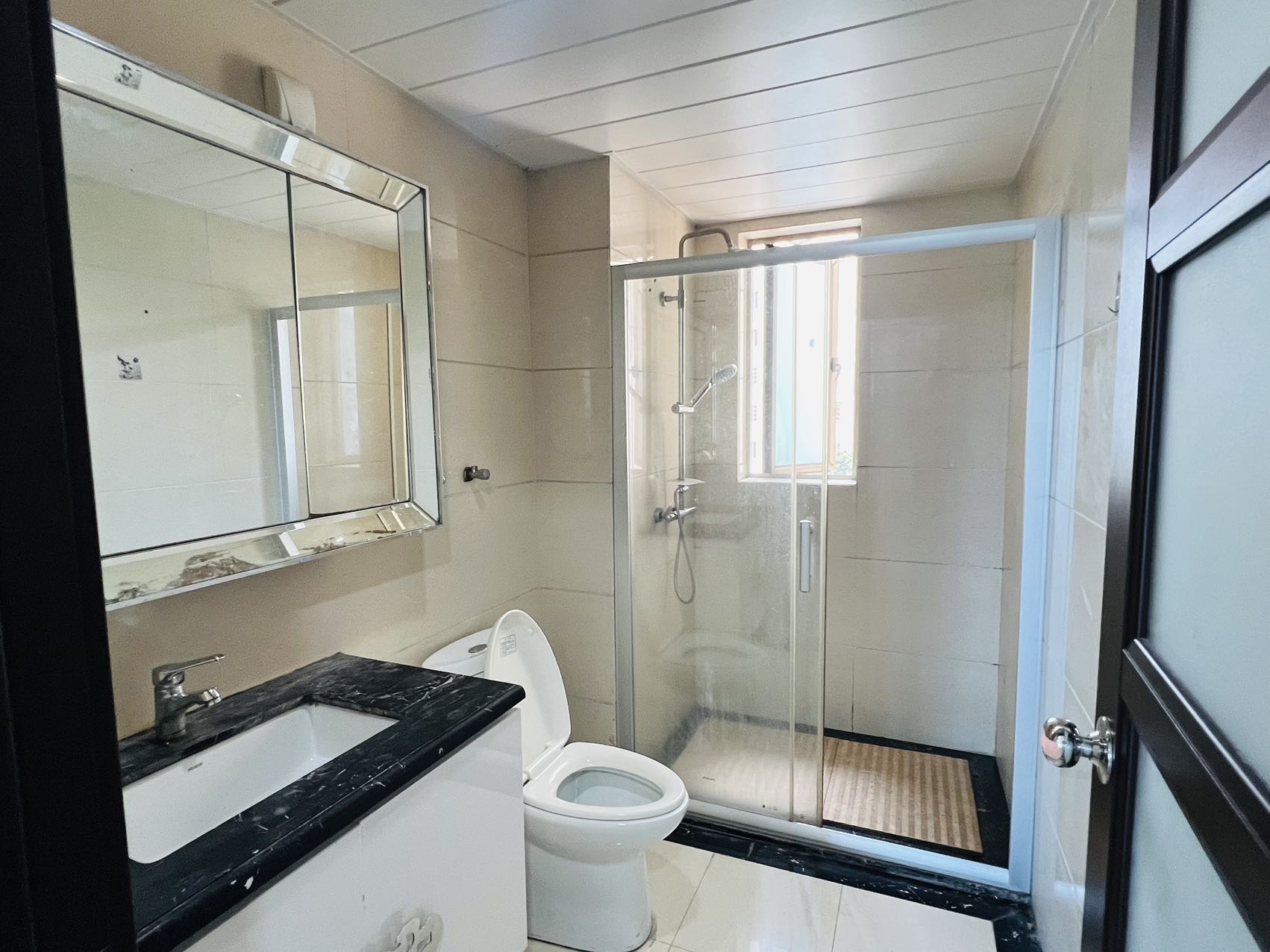 碧桂园 4室2厅2卫 2000.0元/月 碧桂园 4室2厅2卫 2000.0元/月室内图