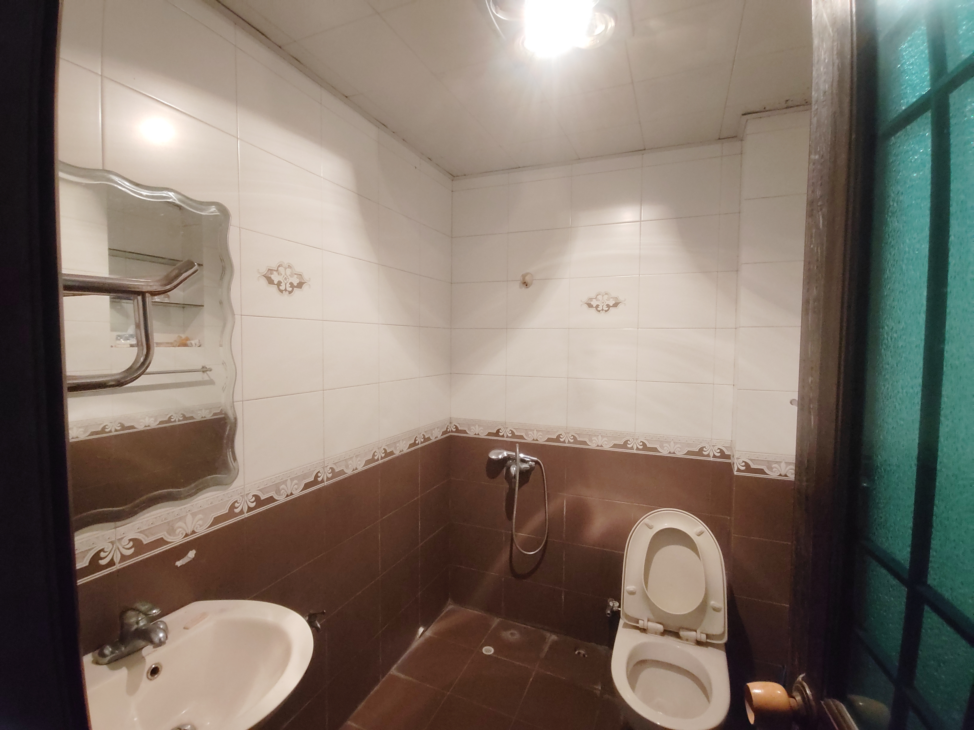 天地人和  3室2厅2卫    2300.0元/月室内图