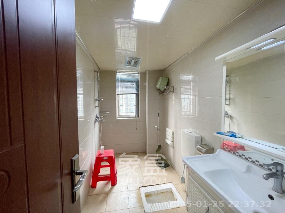 新城新世界一二三期 4室2厅2卫 3500.0元/月 新城新世界一二三期 4室2厅2卫 3500.0元/月室内图