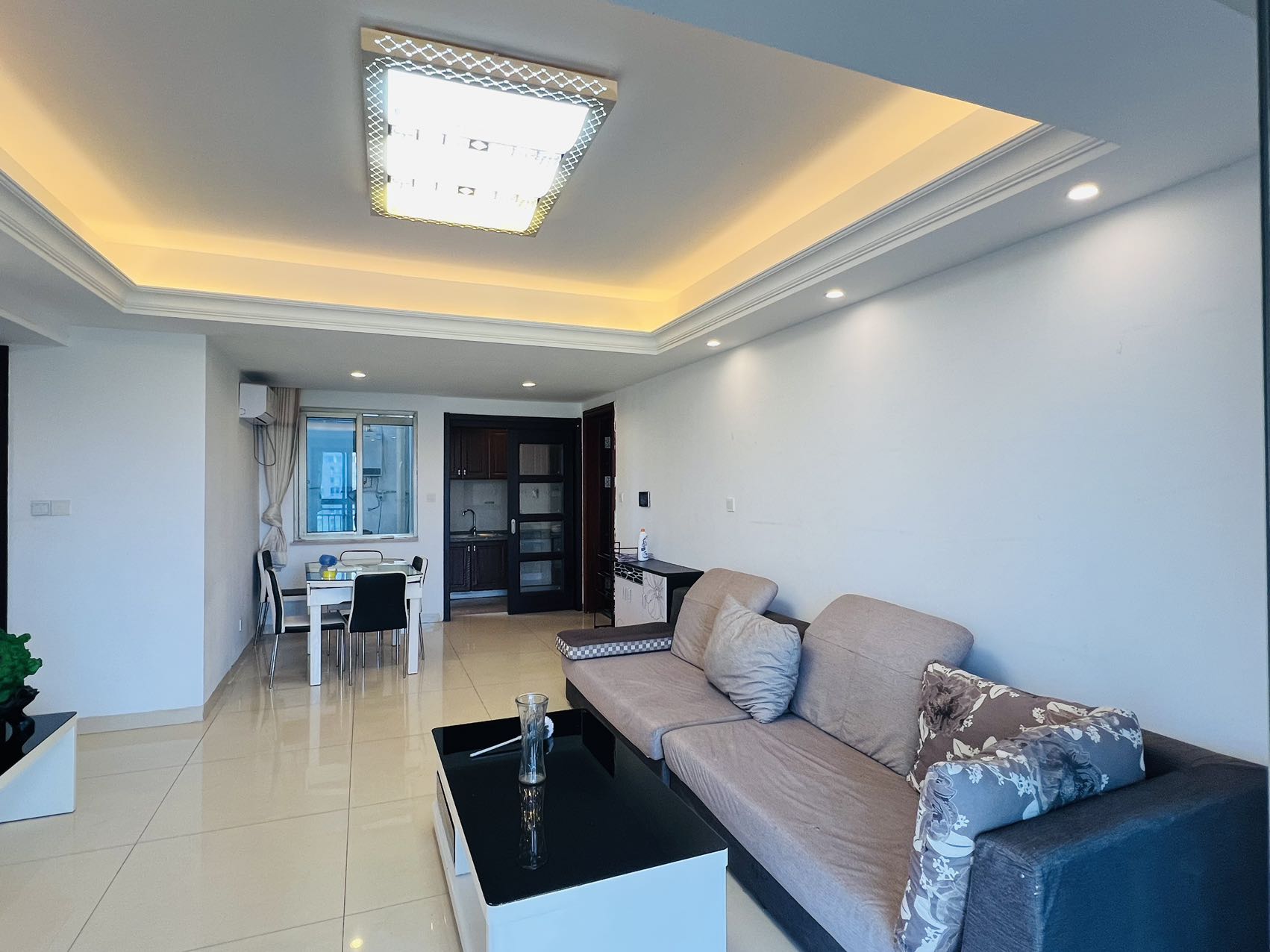 碧桂园 4室2厅2卫 2000.0元/月 碧桂园 4室2厅2卫 2000.0元/月室内图