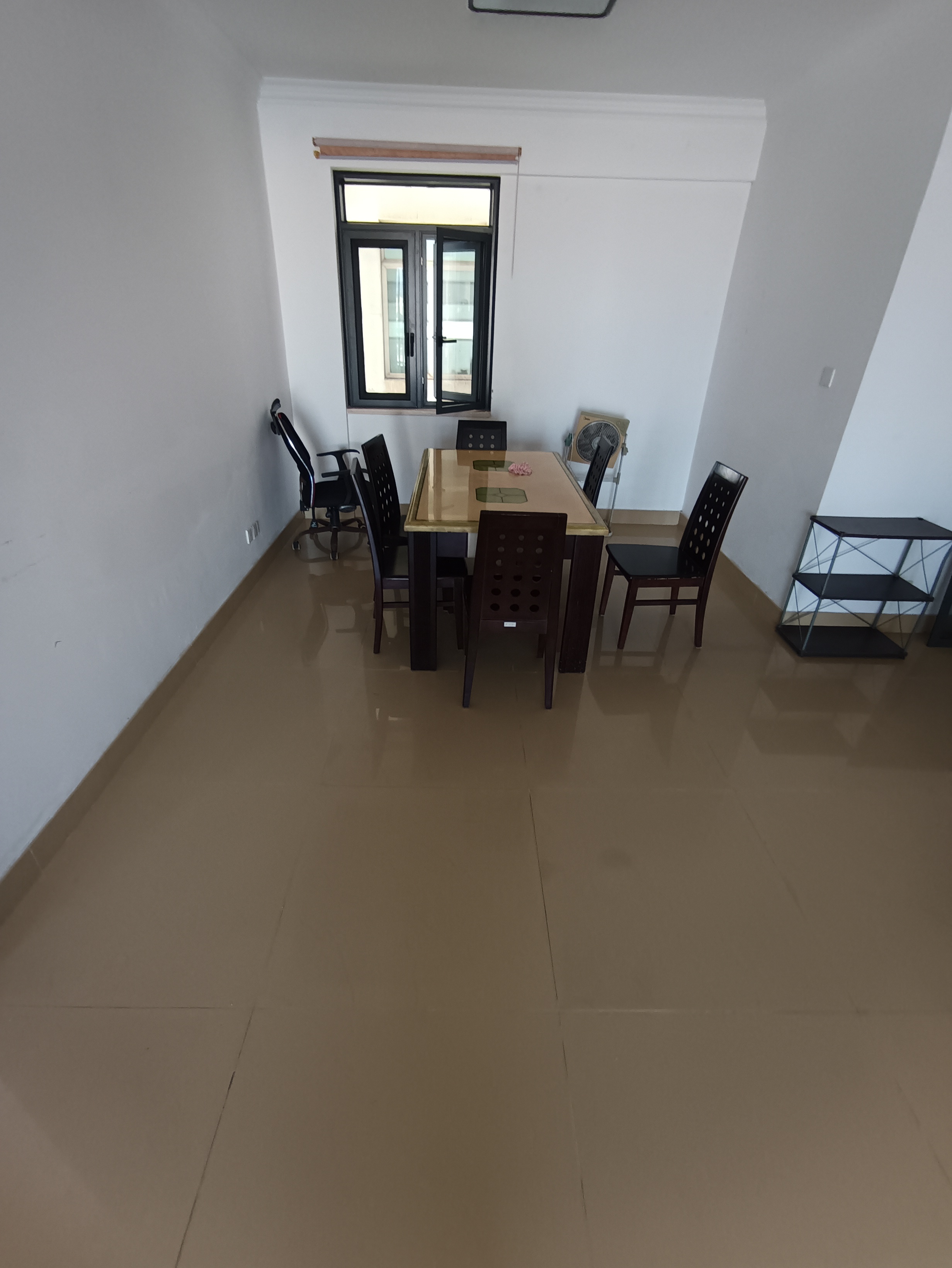 兆南绿岛家园 3室2厅2卫 230.0万 兆南绿岛家园 3室2厅2卫 230.0万客厅