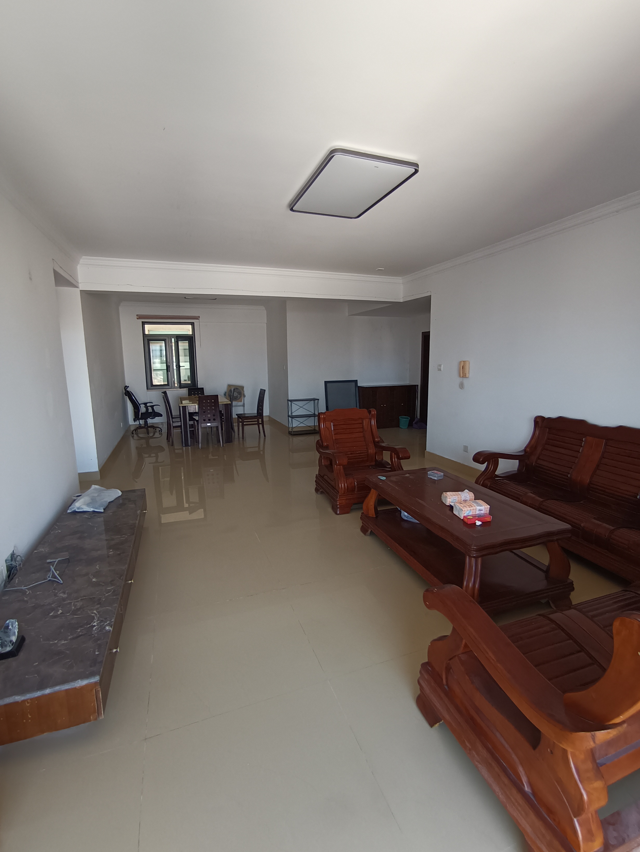 兆南绿岛家园 3室2厅2卫 230.0万 兆南绿岛家园 3室2厅2卫 230.0万客厅