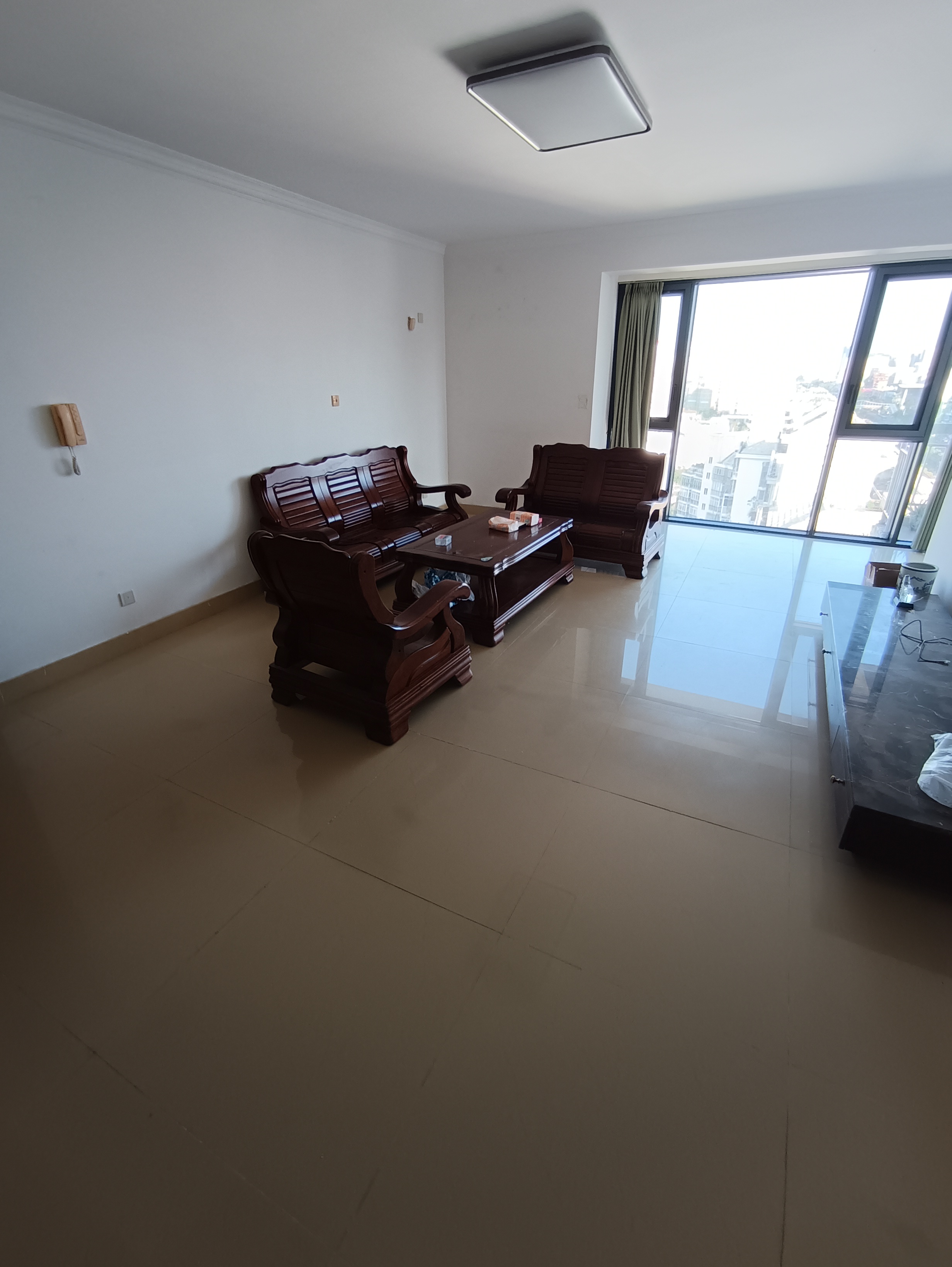 兆南绿岛家园 3室2厅2卫 230.0万 兆南绿岛家园 3室2厅2卫 230.0万客厅