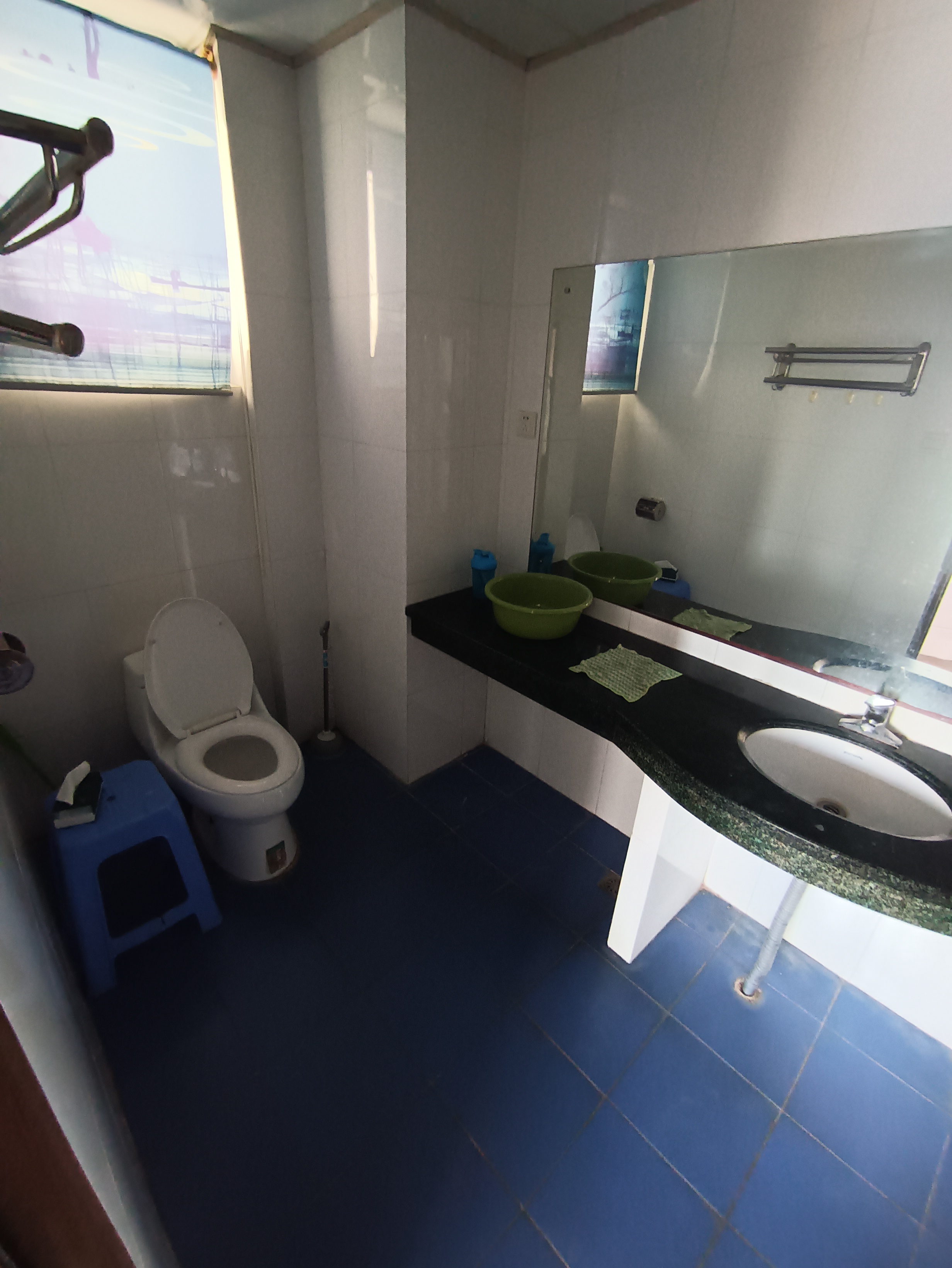 兆南绿岛家园 3室2厅2卫 230.0万 兆南绿岛家园 3室2厅2卫 230.0万卫生间