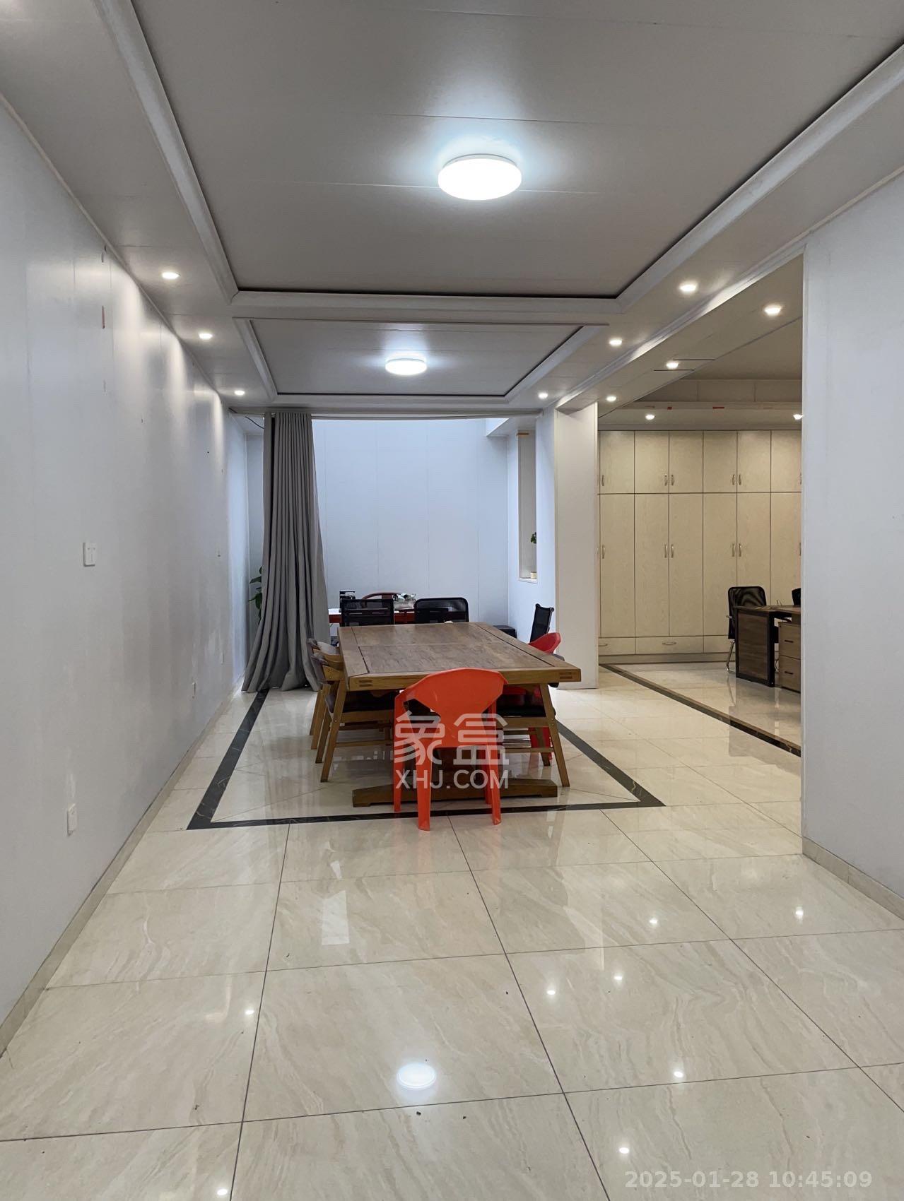 欧莱雅郡 6室2厅3卫 12800.0元/月 欧莱雅郡 6室2厅3卫 12800.0元/月室内图