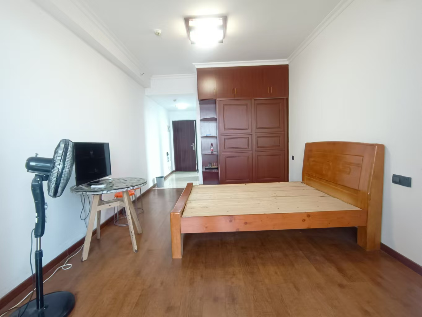 湘运大厦 1室1厅1卫 1200.0元/月 湘运大厦 1室1厅1卫 1200.0元/月室内图