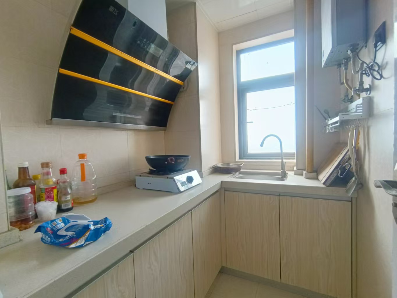 湘运大厦 1室1厅1卫 1200.0元/月 湘运大厦 1室1厅1卫 1200.0元/月室内图