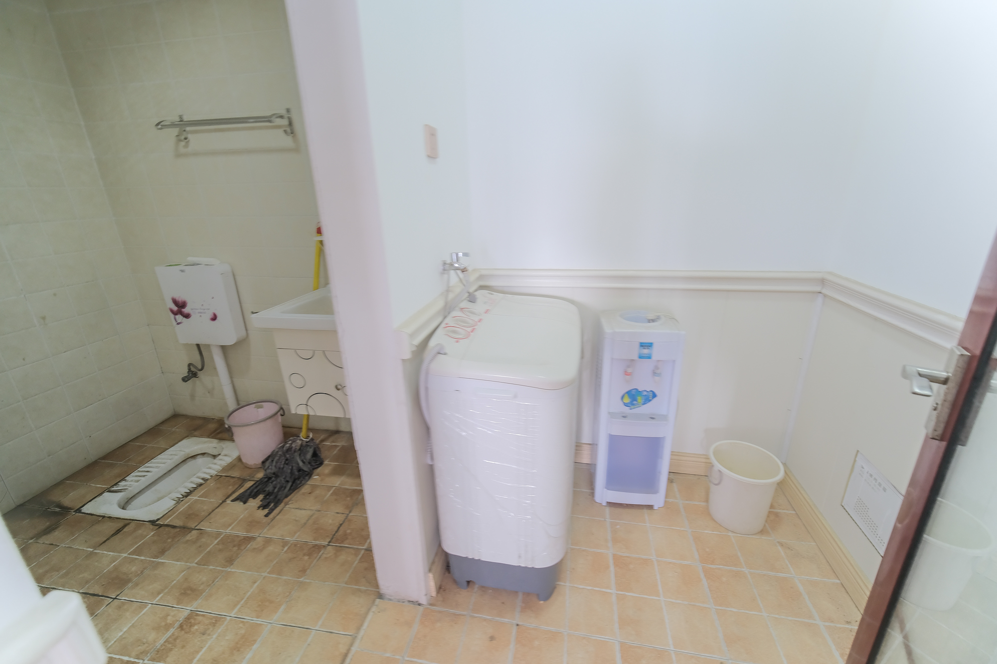 山水湾  3室2厅1卫   85.00万卫生间