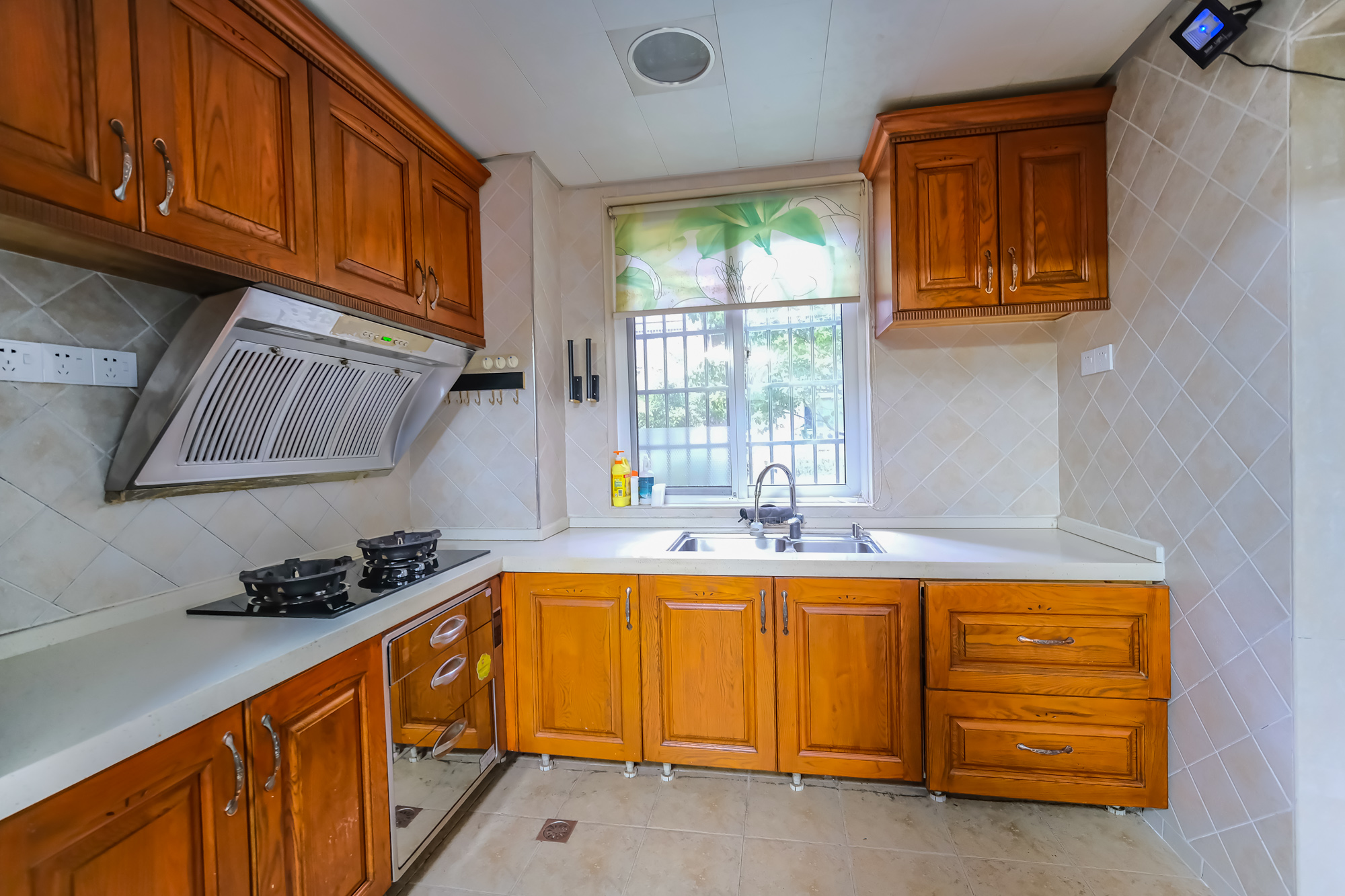 山水湾  3室2厅2卫    85.0万 山水湾  3室2厅2卫    85.0万厨房