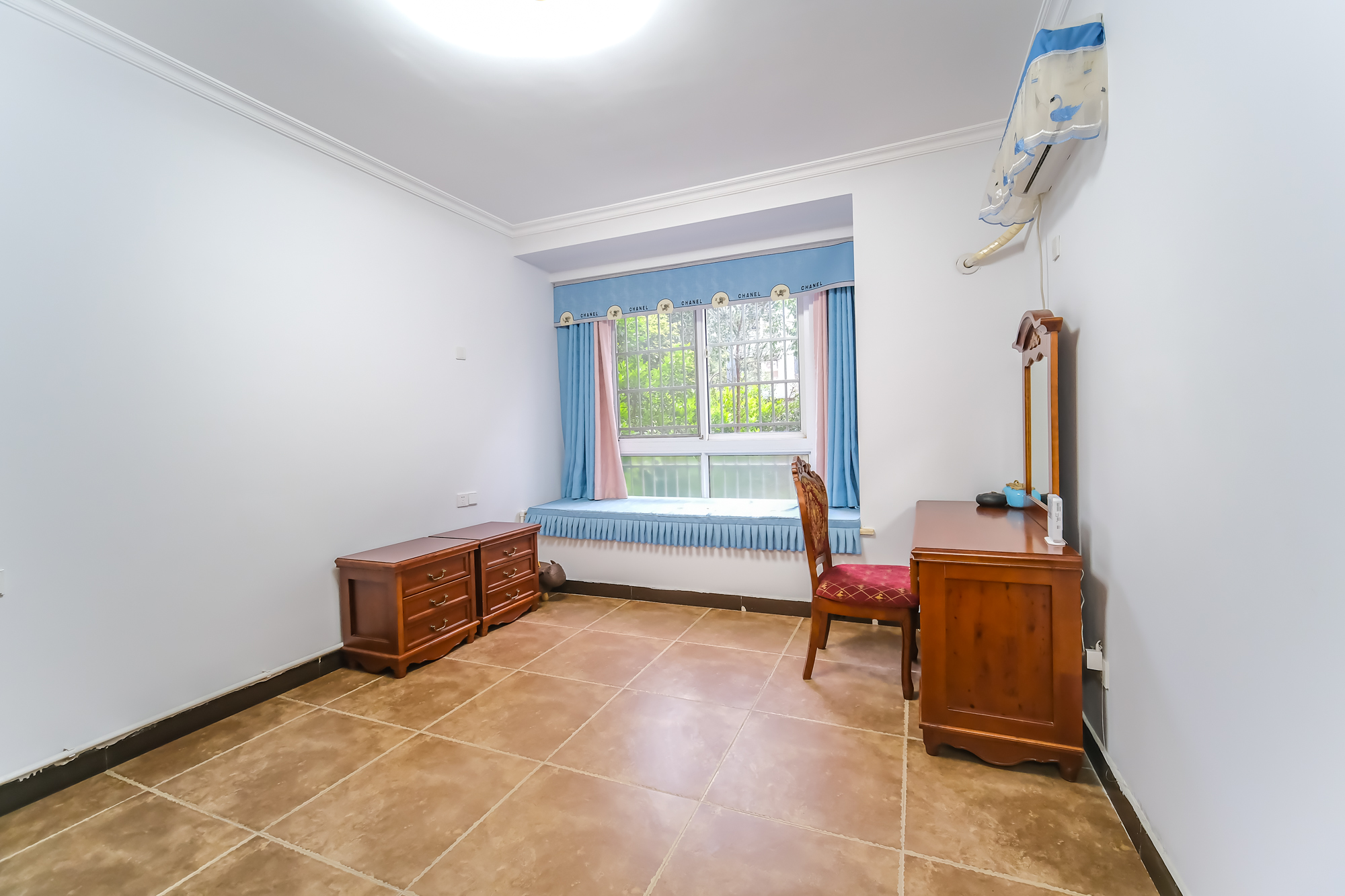 山水湾  3室2厅2卫    85.0万 山水湾  3室2厅2卫    85.0万卧室