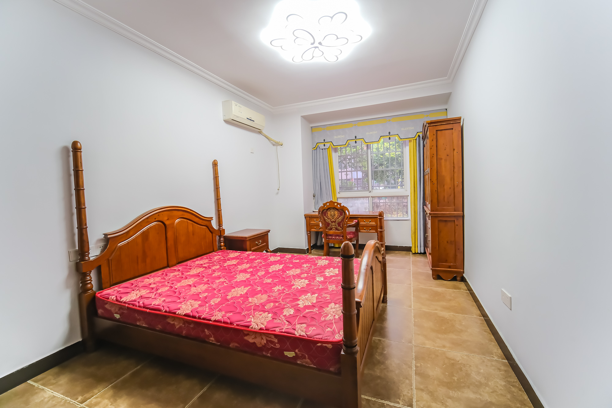 山水湾  3室2厅2卫    85.0万 山水湾  3室2厅2卫    85.0万卧室