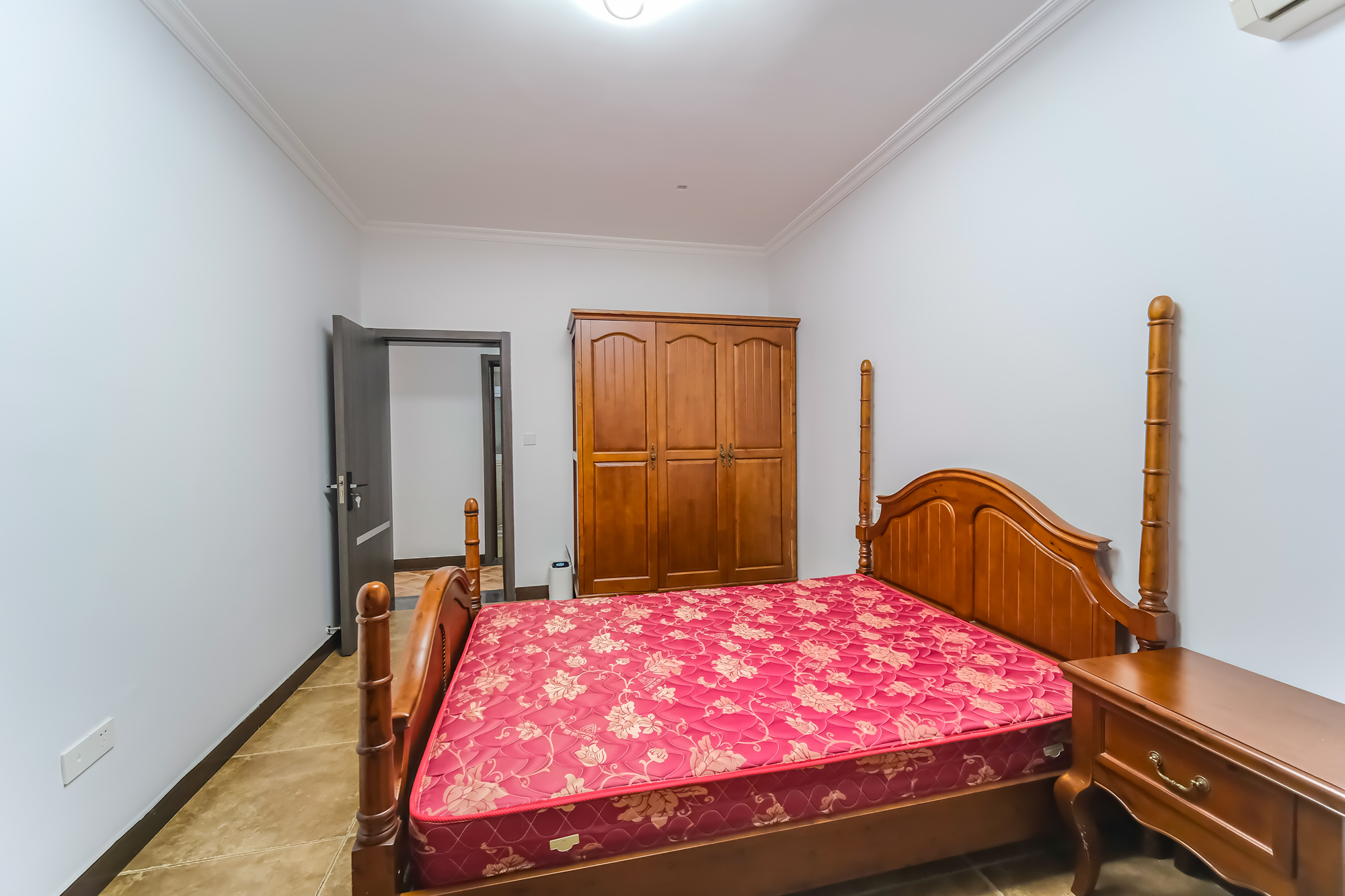 山水湾  3室2厅2卫    85.0万 山水湾  3室2厅2卫    85.0万卧室