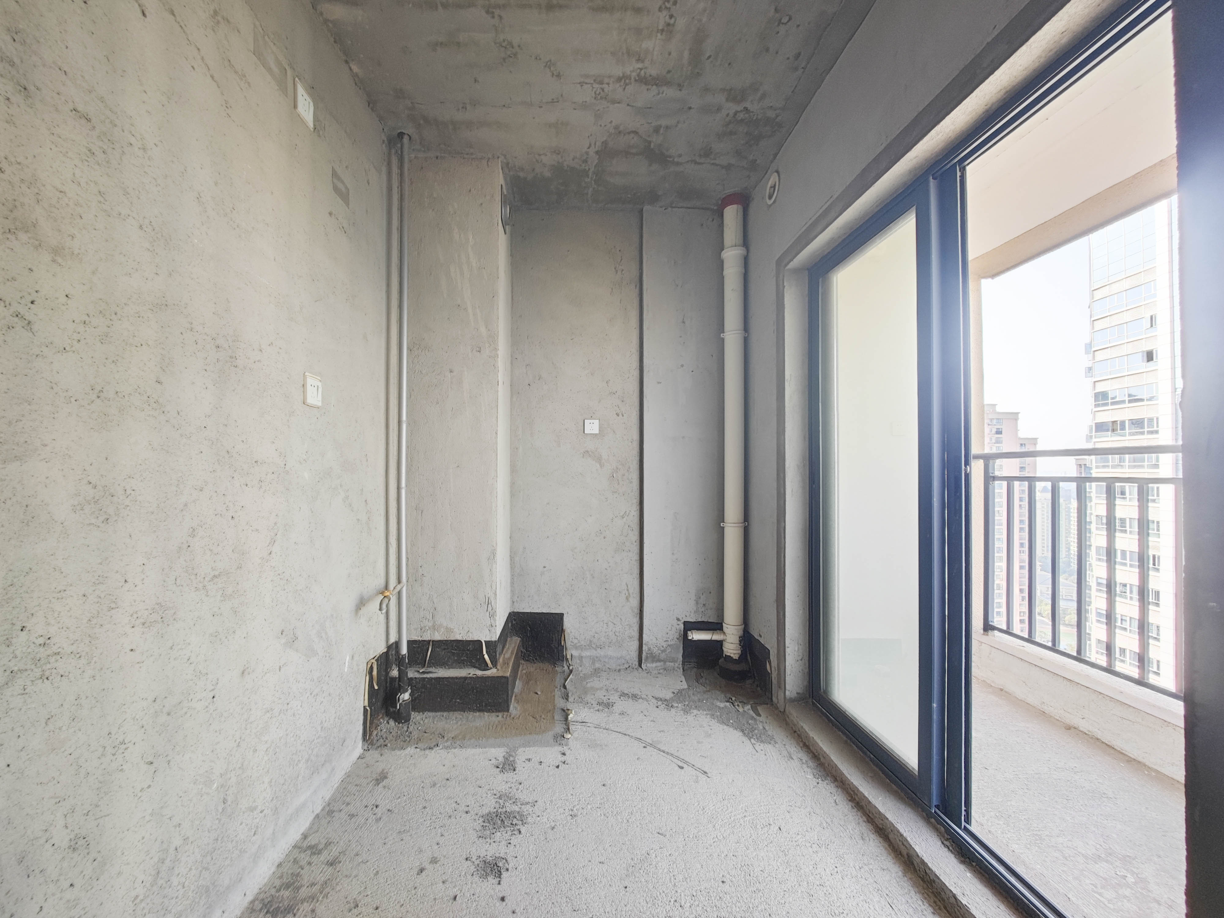 中建嘉和城  3室2厅2卫   140.00万其他