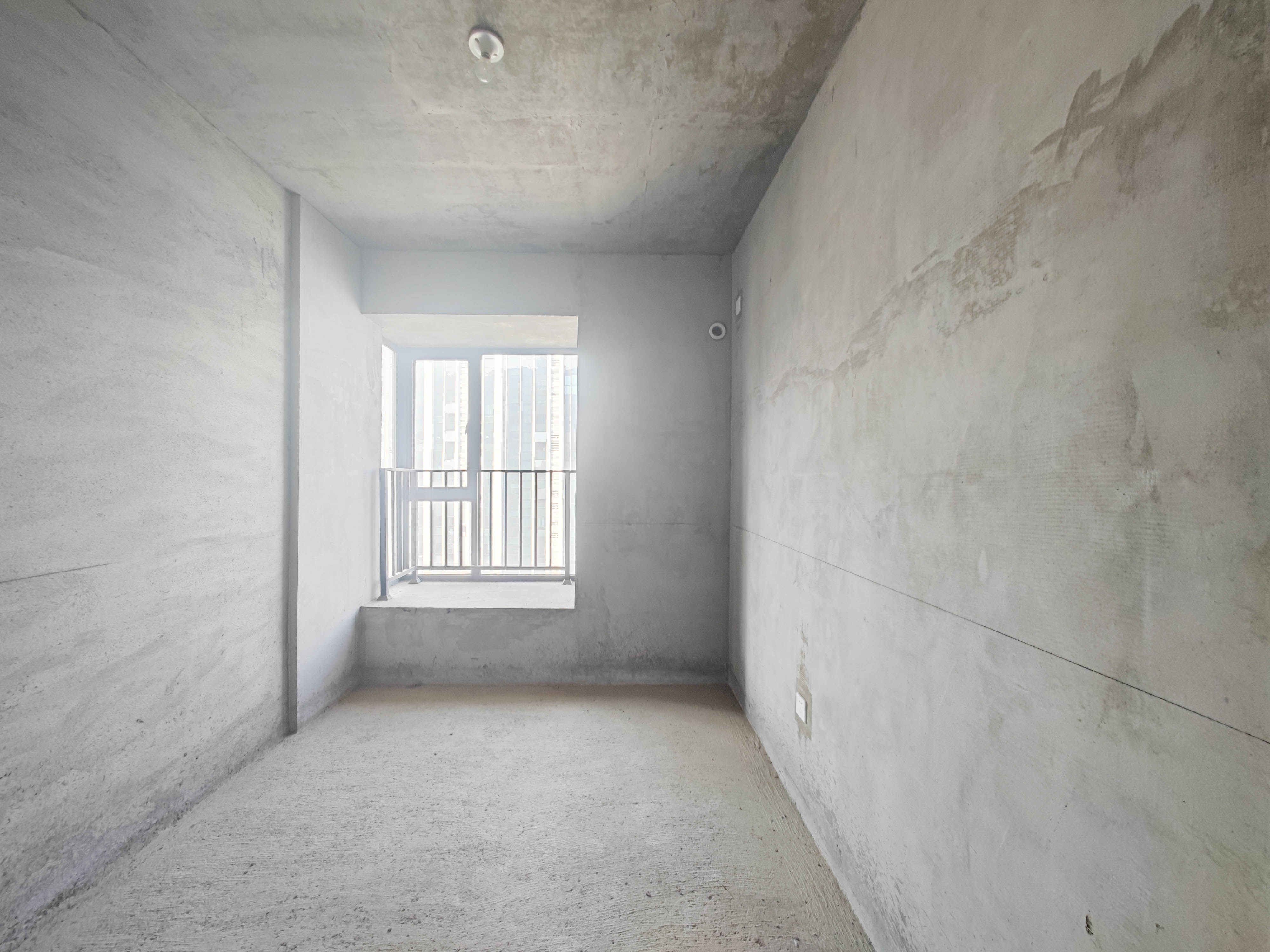 中建嘉和城  3室2厅2卫   140.00万卧室