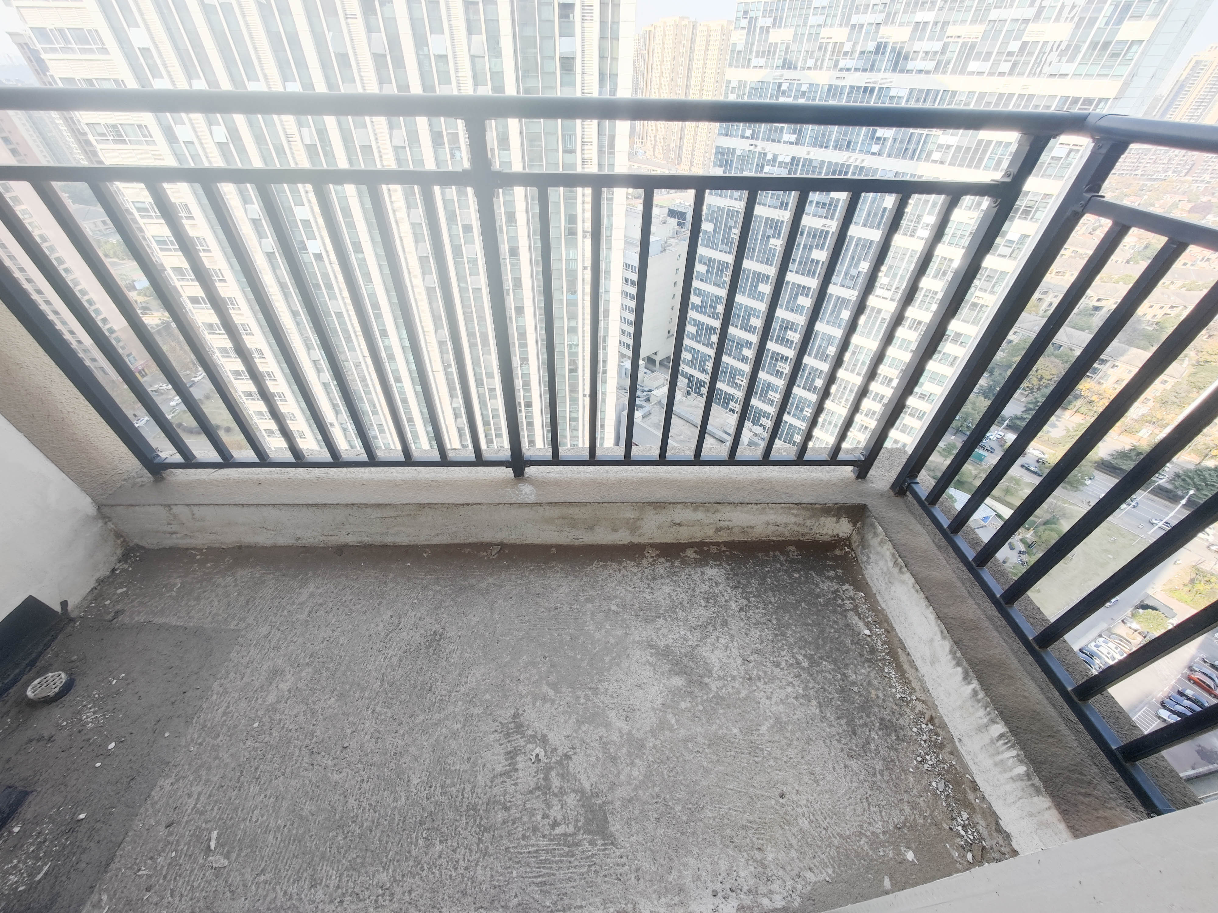 中建嘉和城  3室2厅2卫   140.00万阳台