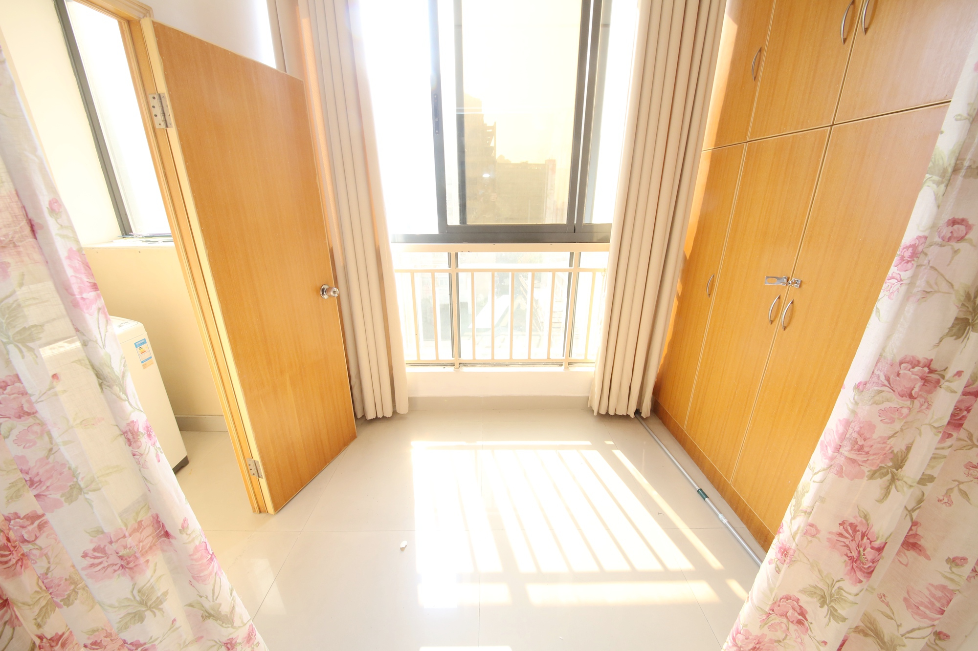 七彩丽都  1室1厅1卫   50.00万阳台