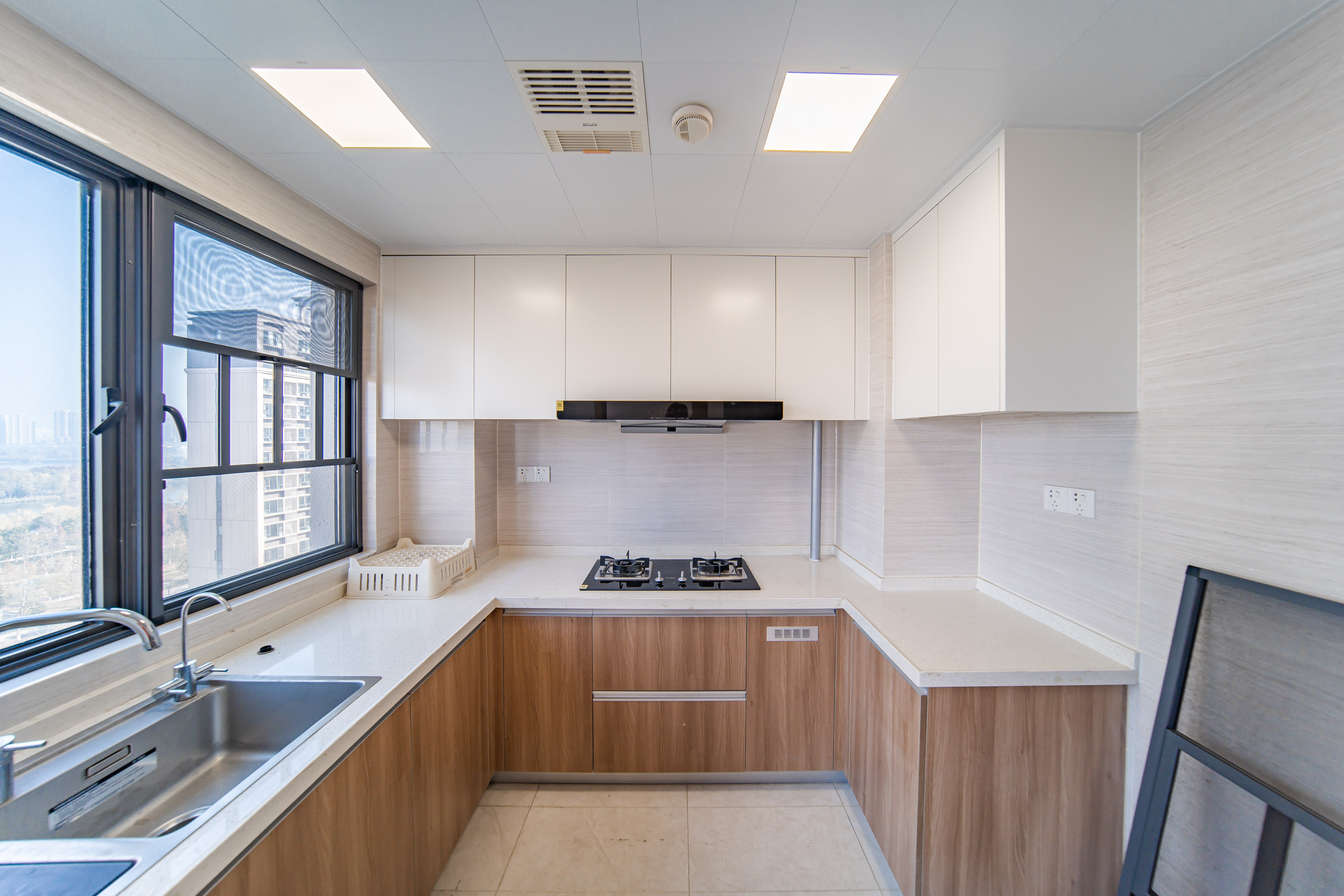 深业鹭栖府  4室2厅2卫    195.0万 深业鹭栖府  4室2厅2卫    195.0万厨房