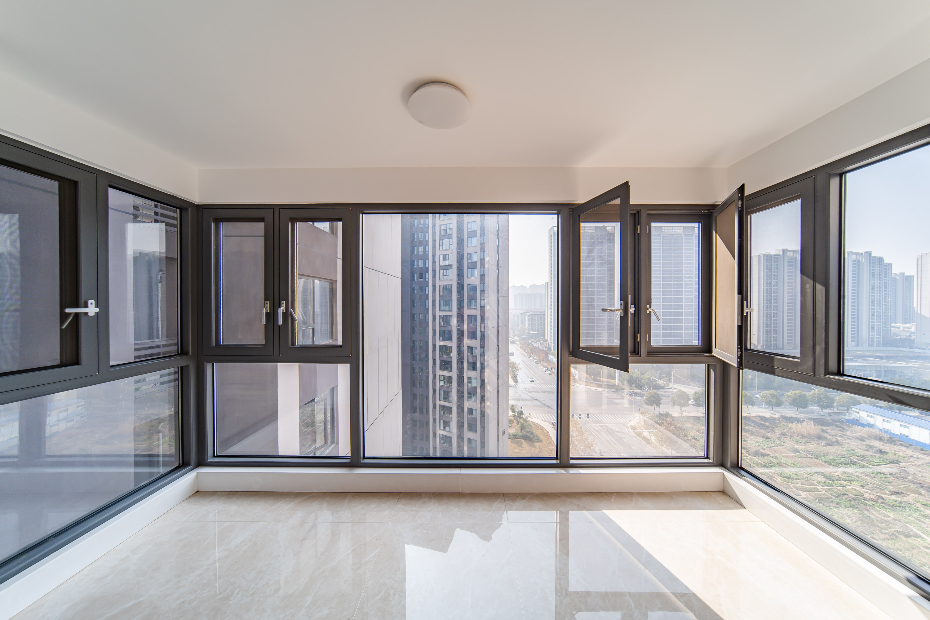 深业鹭栖府  4室2厅2卫    195.0万 深业鹭栖府  4室2厅2卫    195.0万阳台