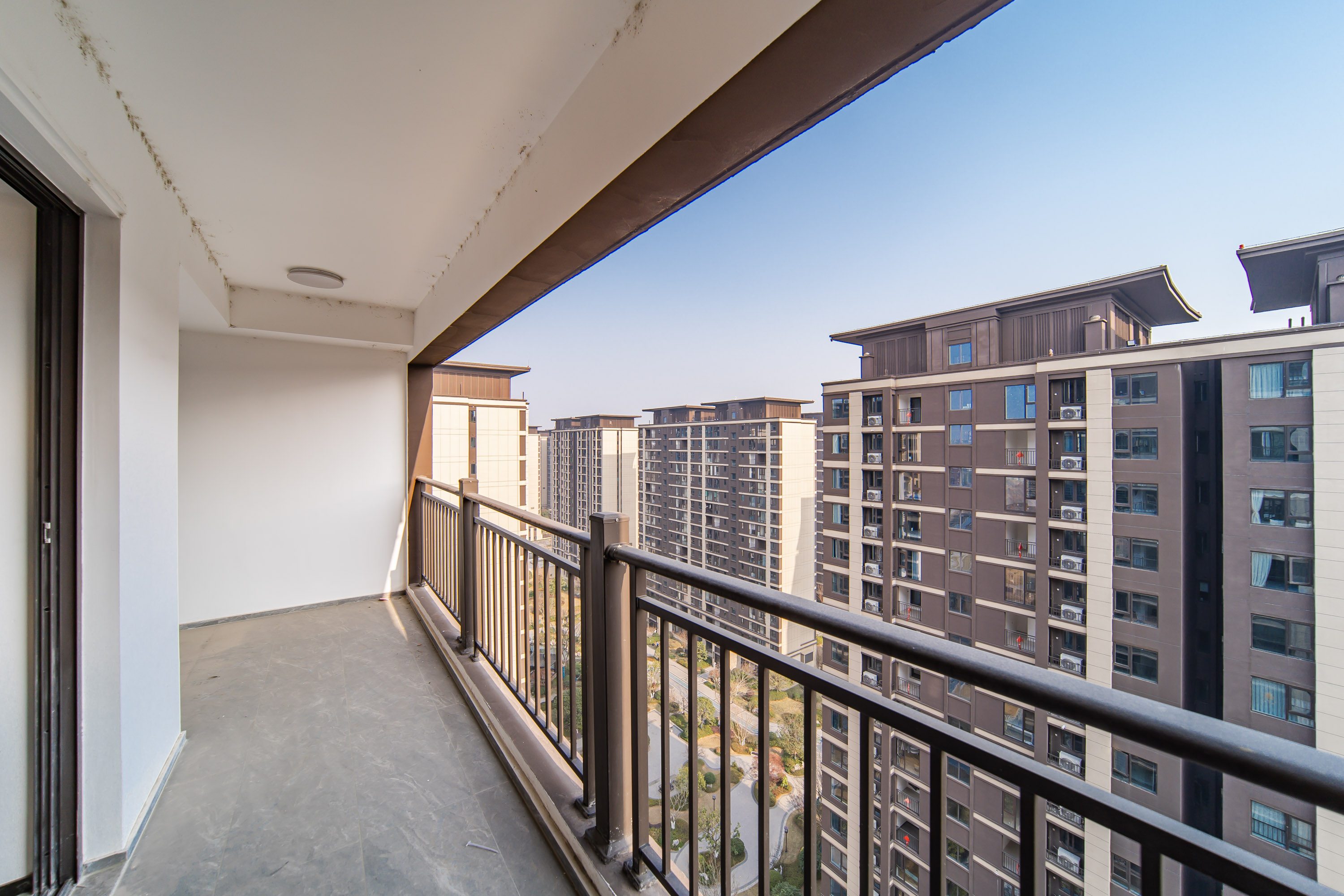 建发电建江山悦  4室2厅3卫   240.00万阳台