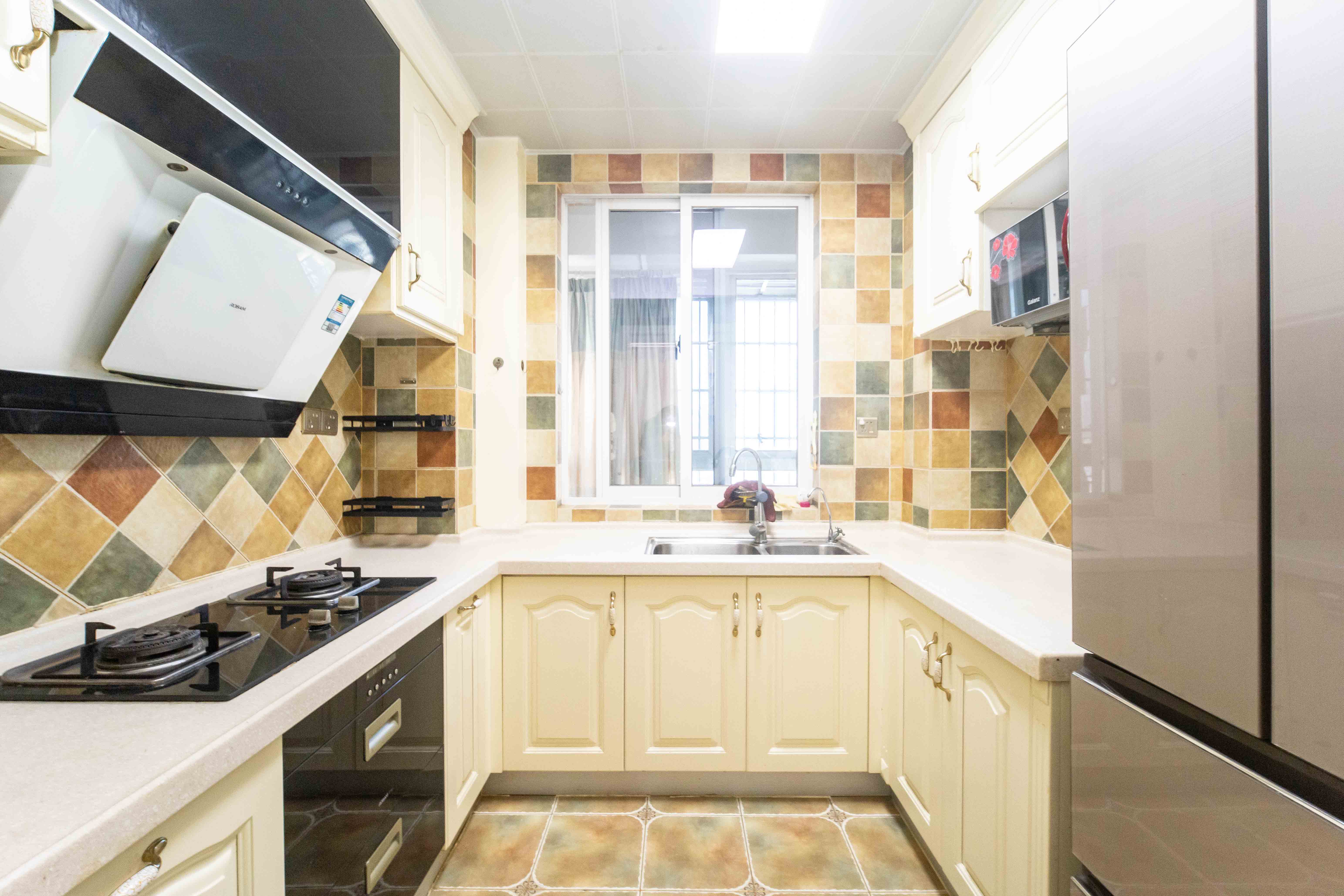 上河国际C区 3室2厅2卫 120.0万 上河国际C区 3室2厅2卫 120.0万厨房