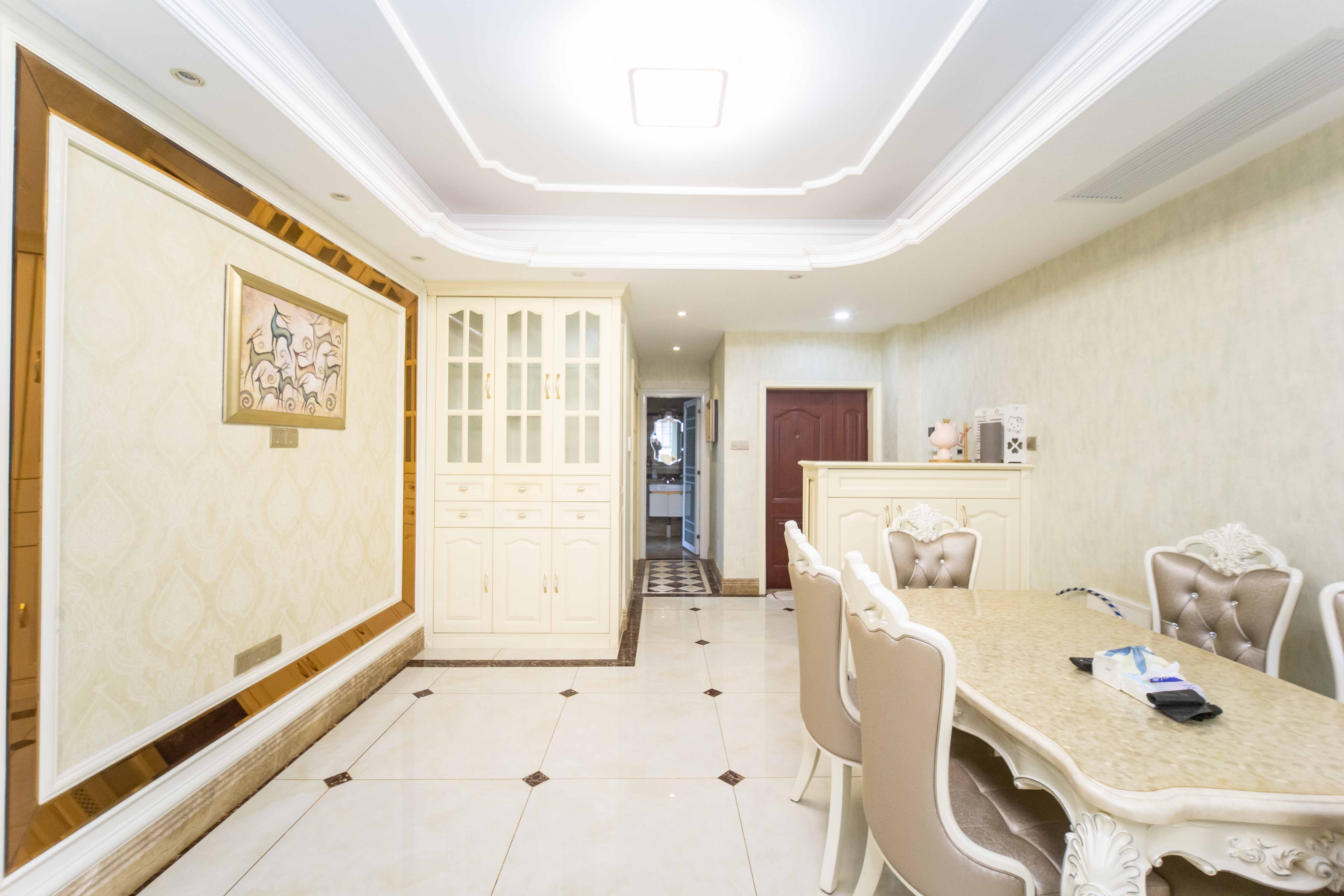 上河国际C区 3室2厅2卫 120.0万 上河国际C区 3室2厅2卫 120.0万客厅