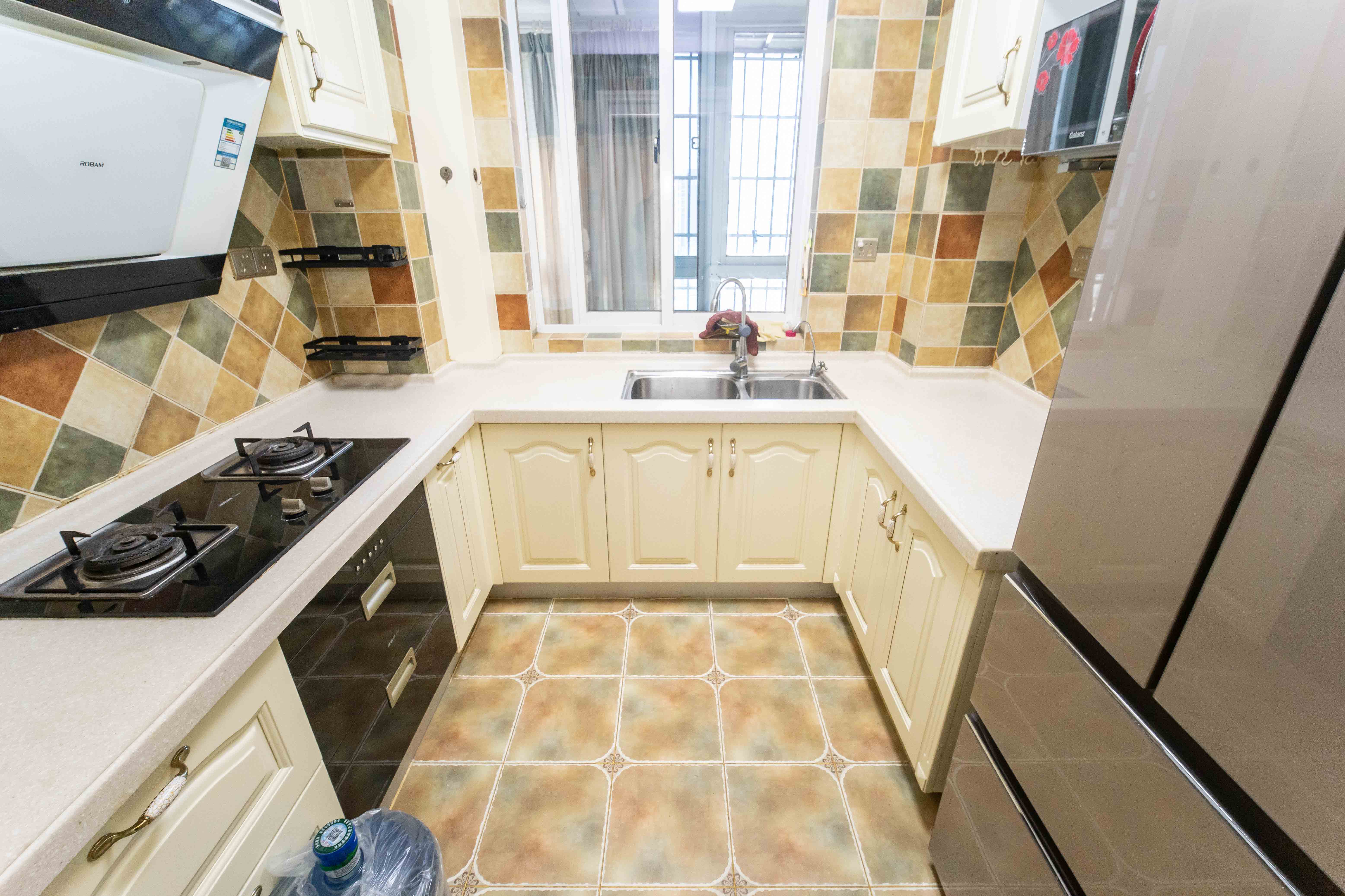 上河国际C区  3室2厅2卫    120.0万厨房