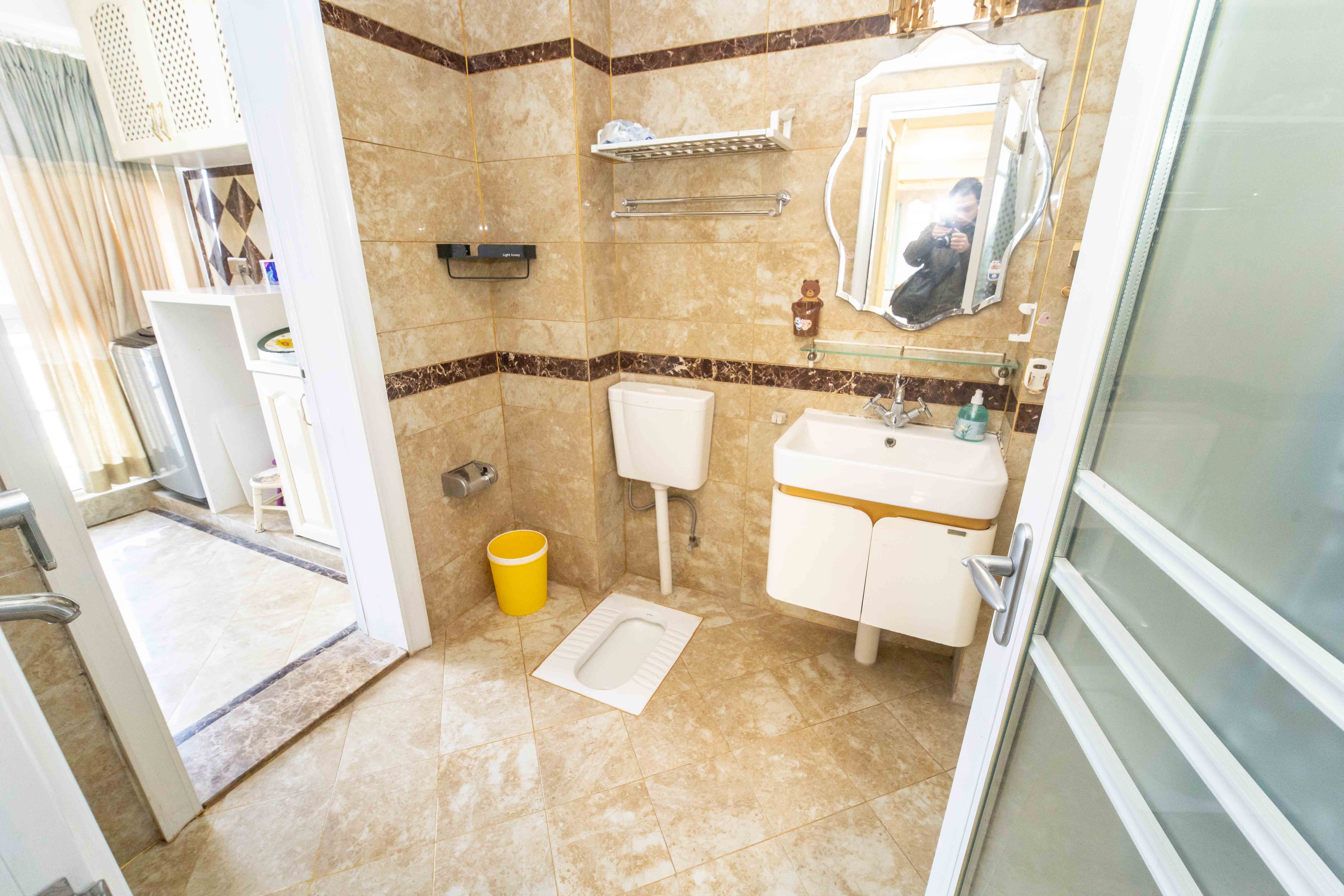 上河国际C区  3室2厅2卫    120.0万卫生间