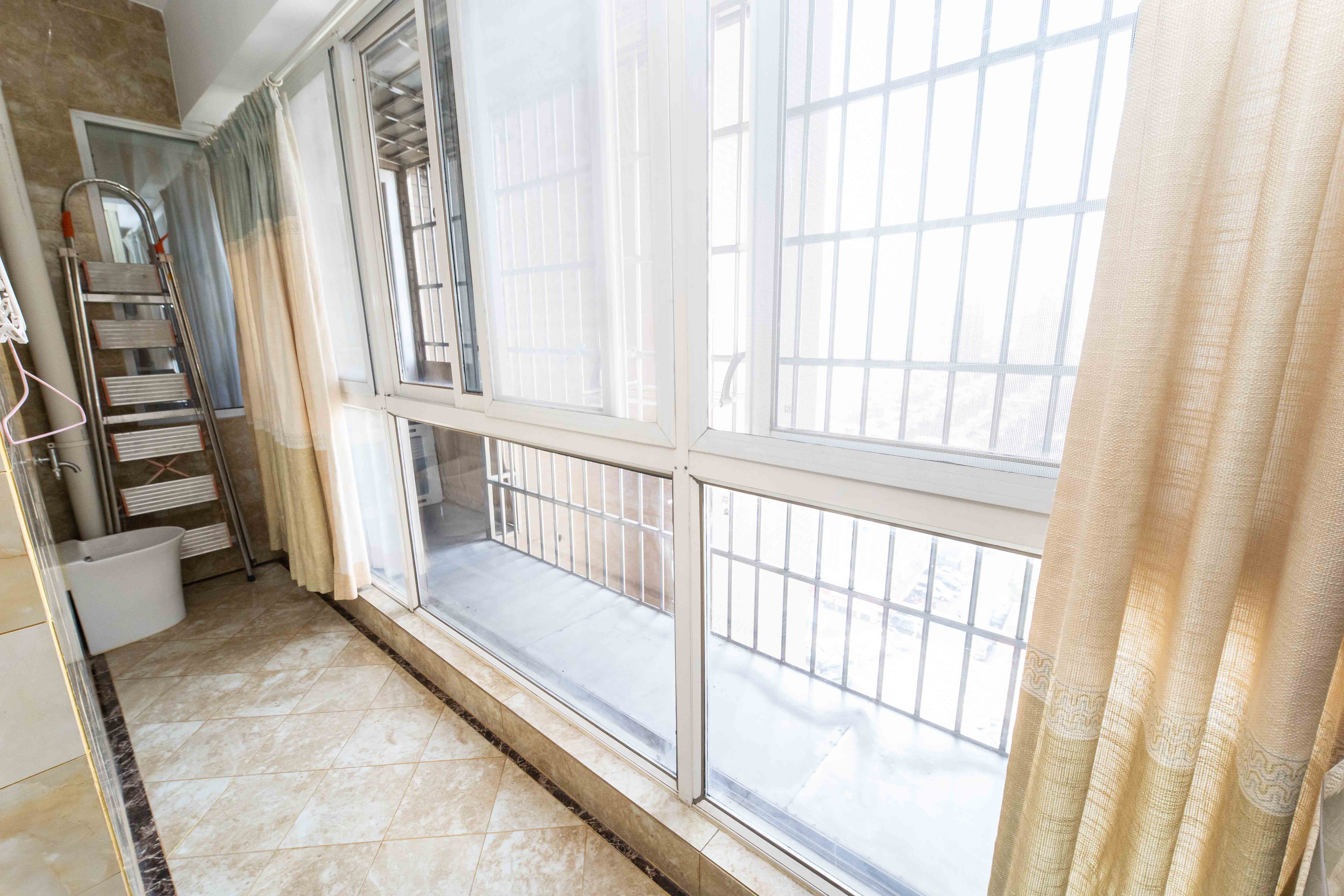 上河国际C区  3室2厅2卫    120.0万阳台