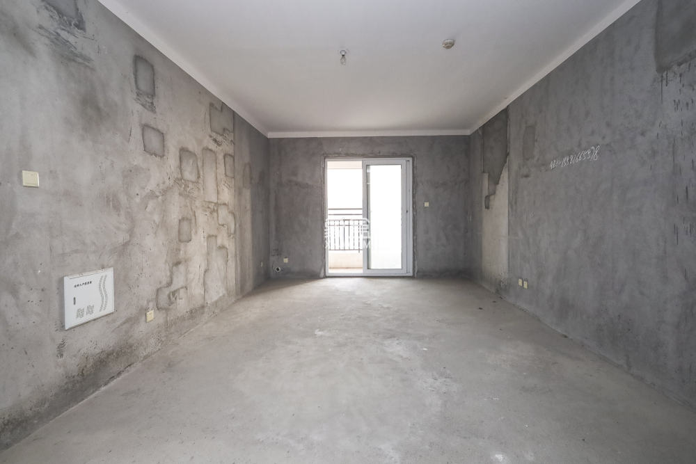 绿地海外滩一期  4室2厅1卫    70.0万