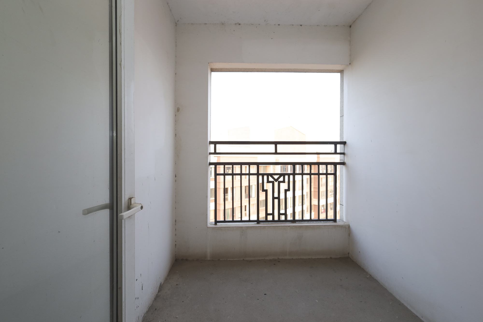 绿地海外滩一期  4室2厅1卫    70.0万 绿地海外滩一期  4室2厅1卫    70.0万卧室