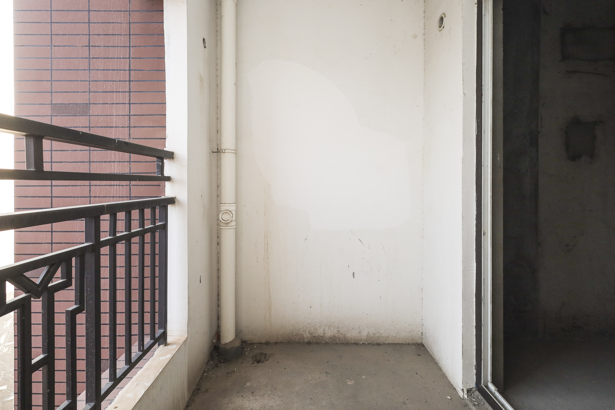 绿地海外滩一期  4室2厅1卫    70.0万 绿地海外滩一期  4室2厅1卫    70.0万阳台