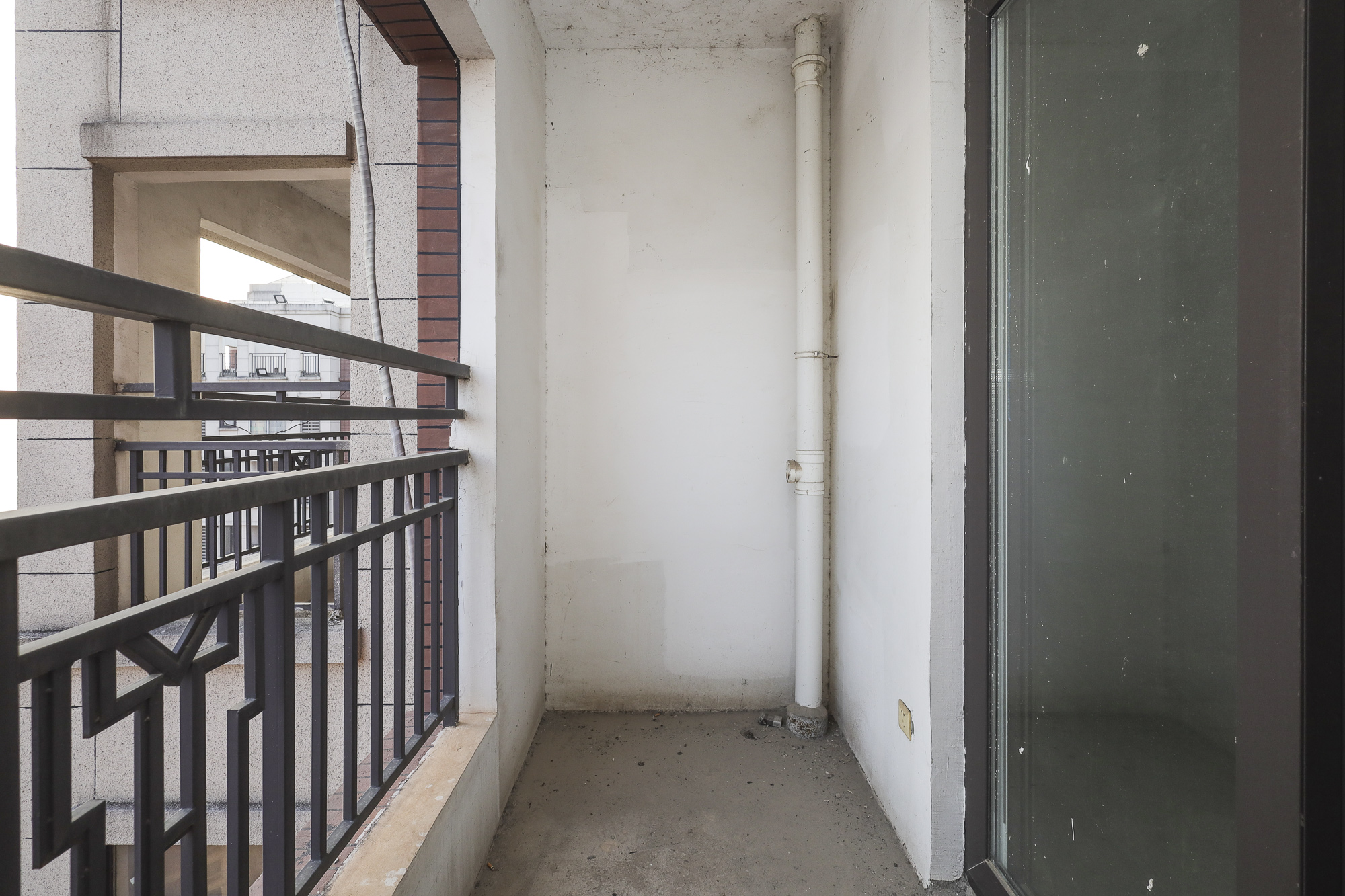 绿地海外滩一期  4室2厅1卫    70.0万 绿地海外滩一期  4室2厅1卫    70.0万阳台