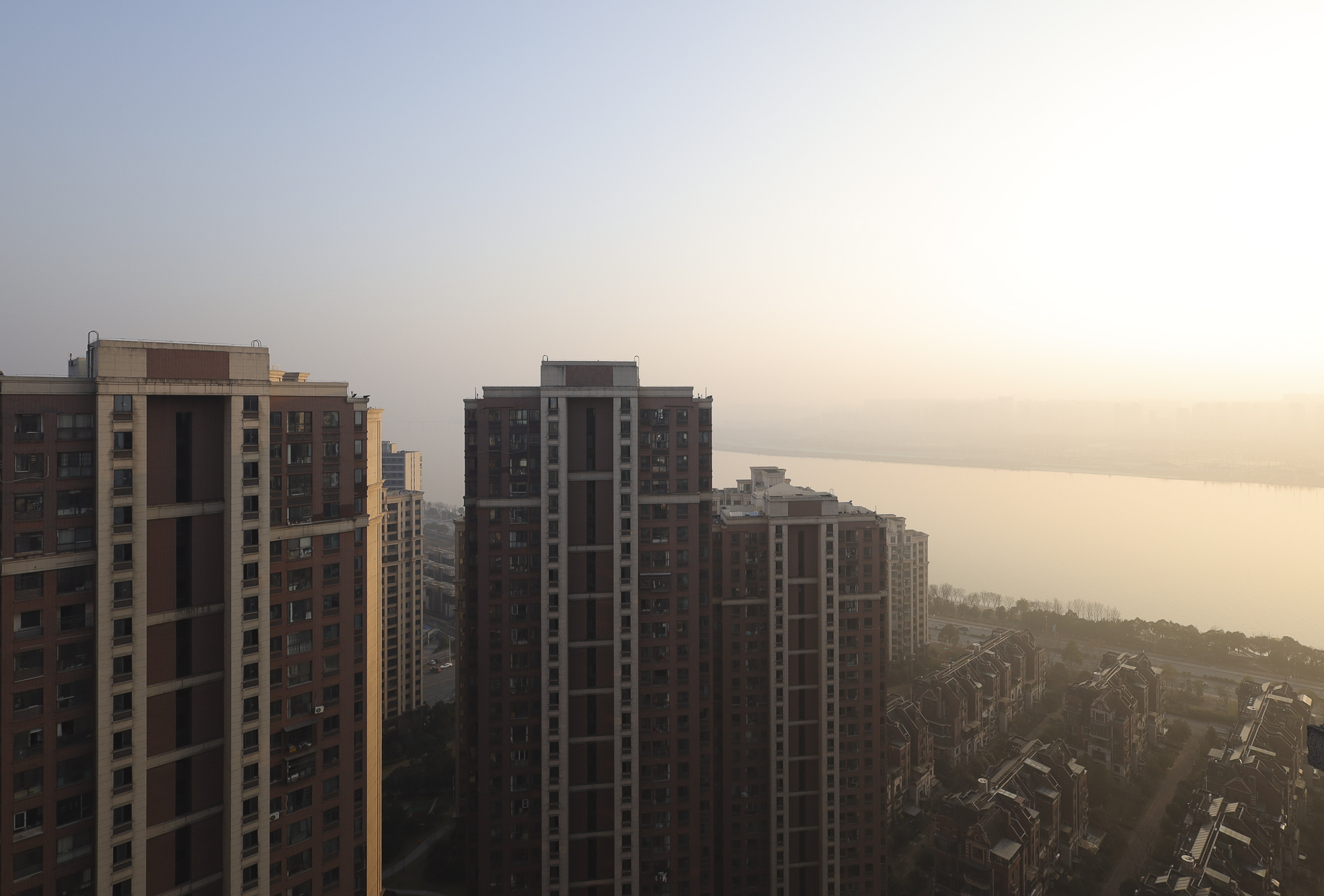 绿地海外滩一期  4室2厅1卫   83.80万其他