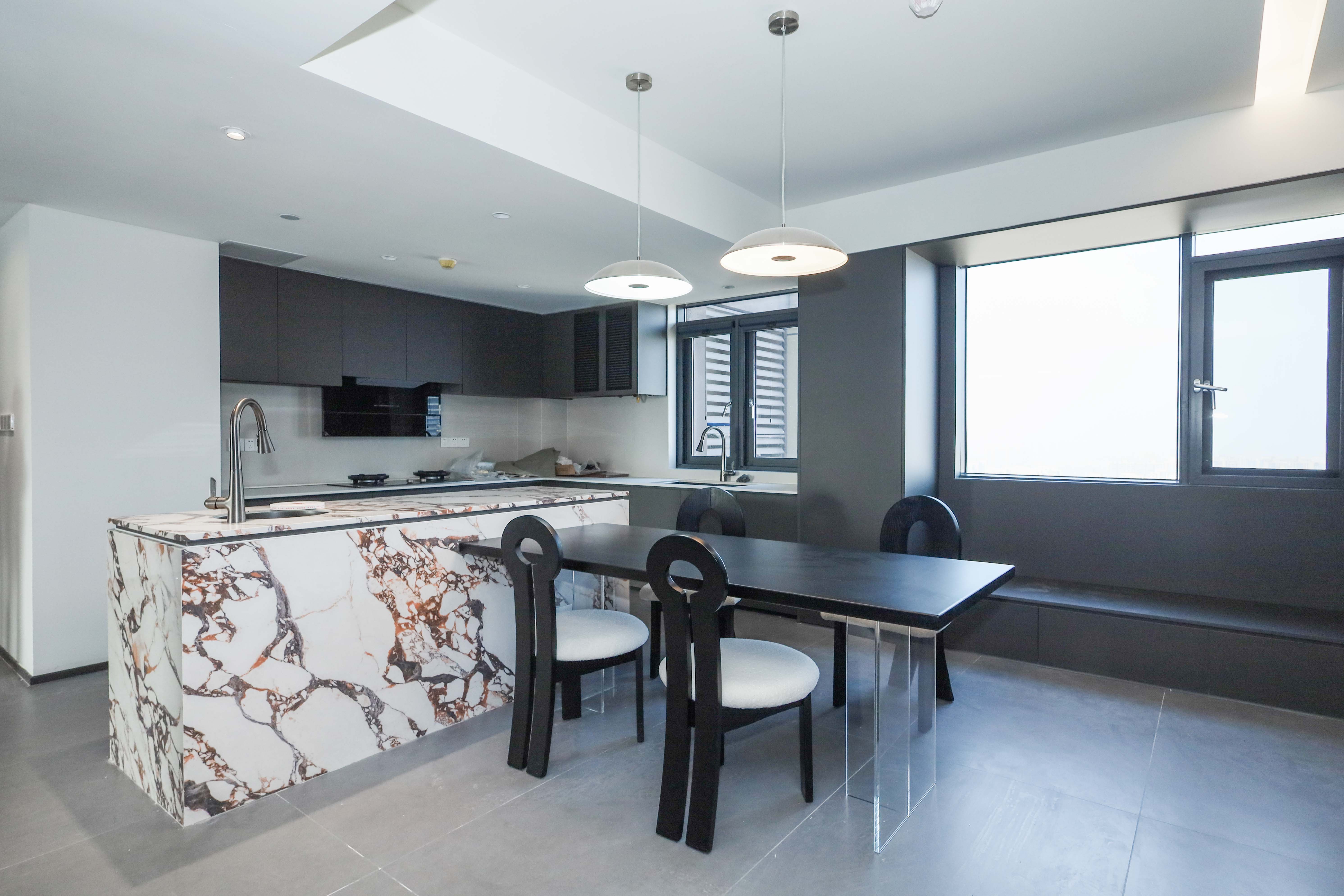 建发央著  4室2厅2卫   290.00万其他