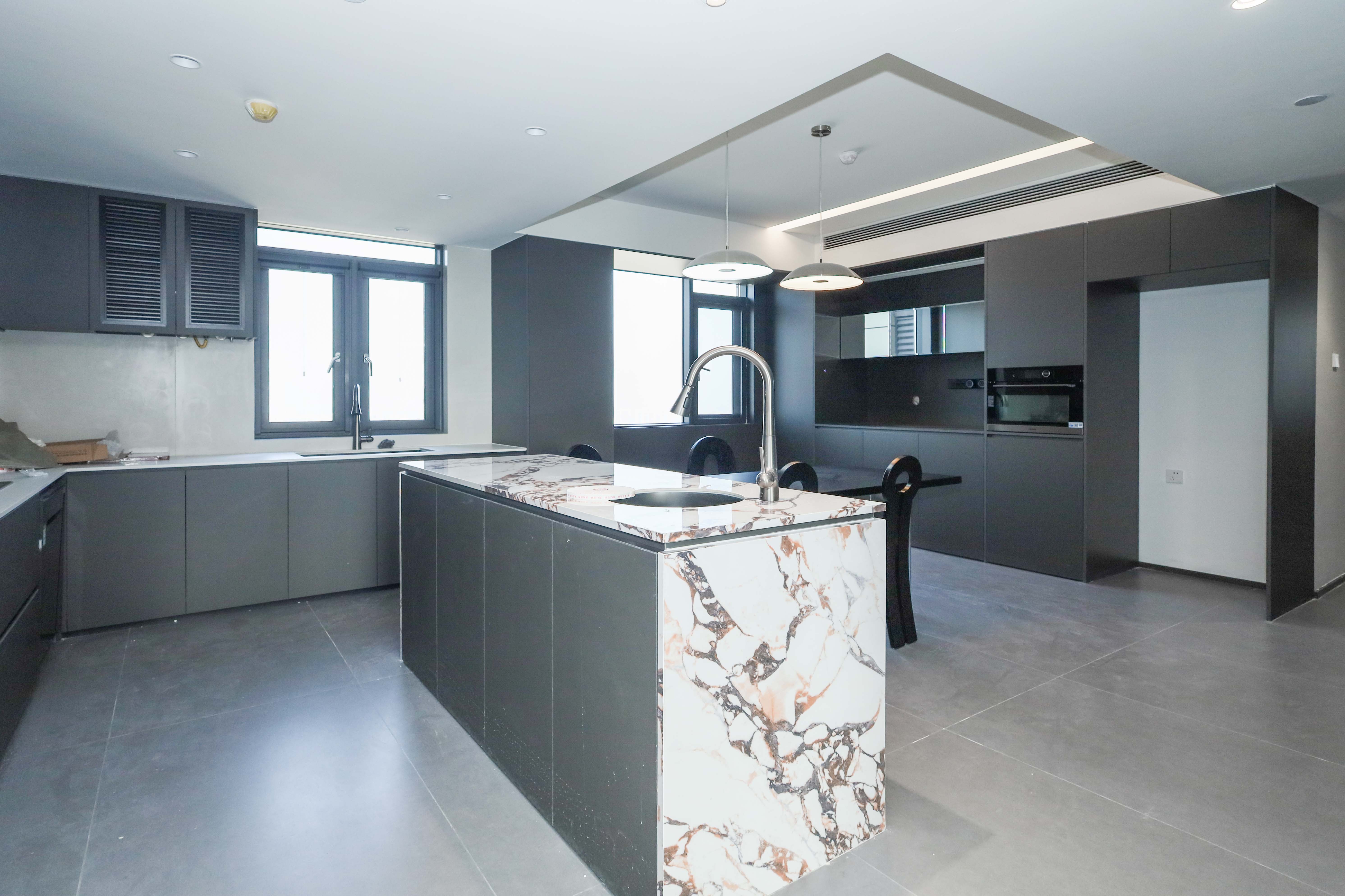 建发央著  4室2厅2卫   290.00万其他