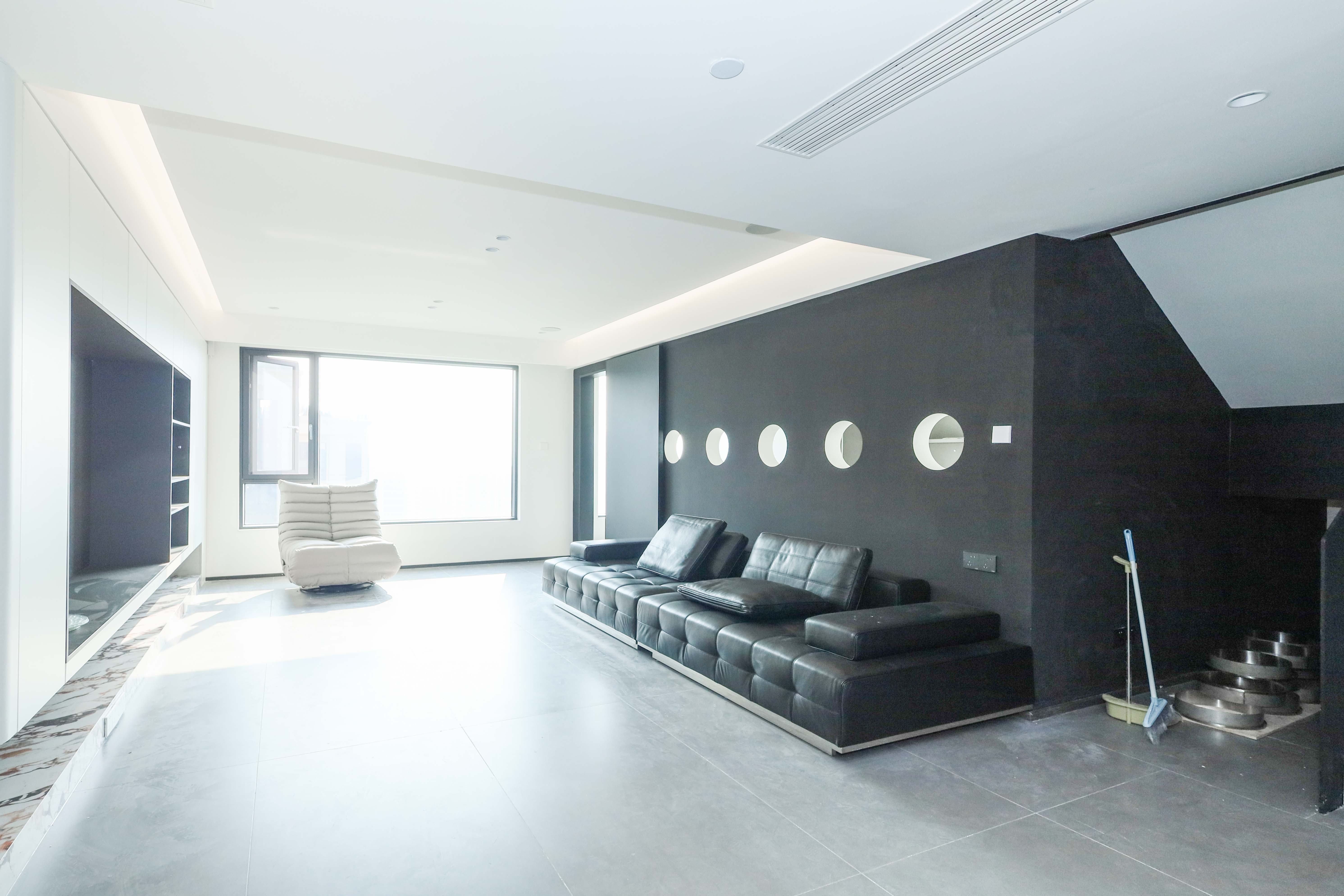 建发央著  4室2厅2卫   290.00万客厅