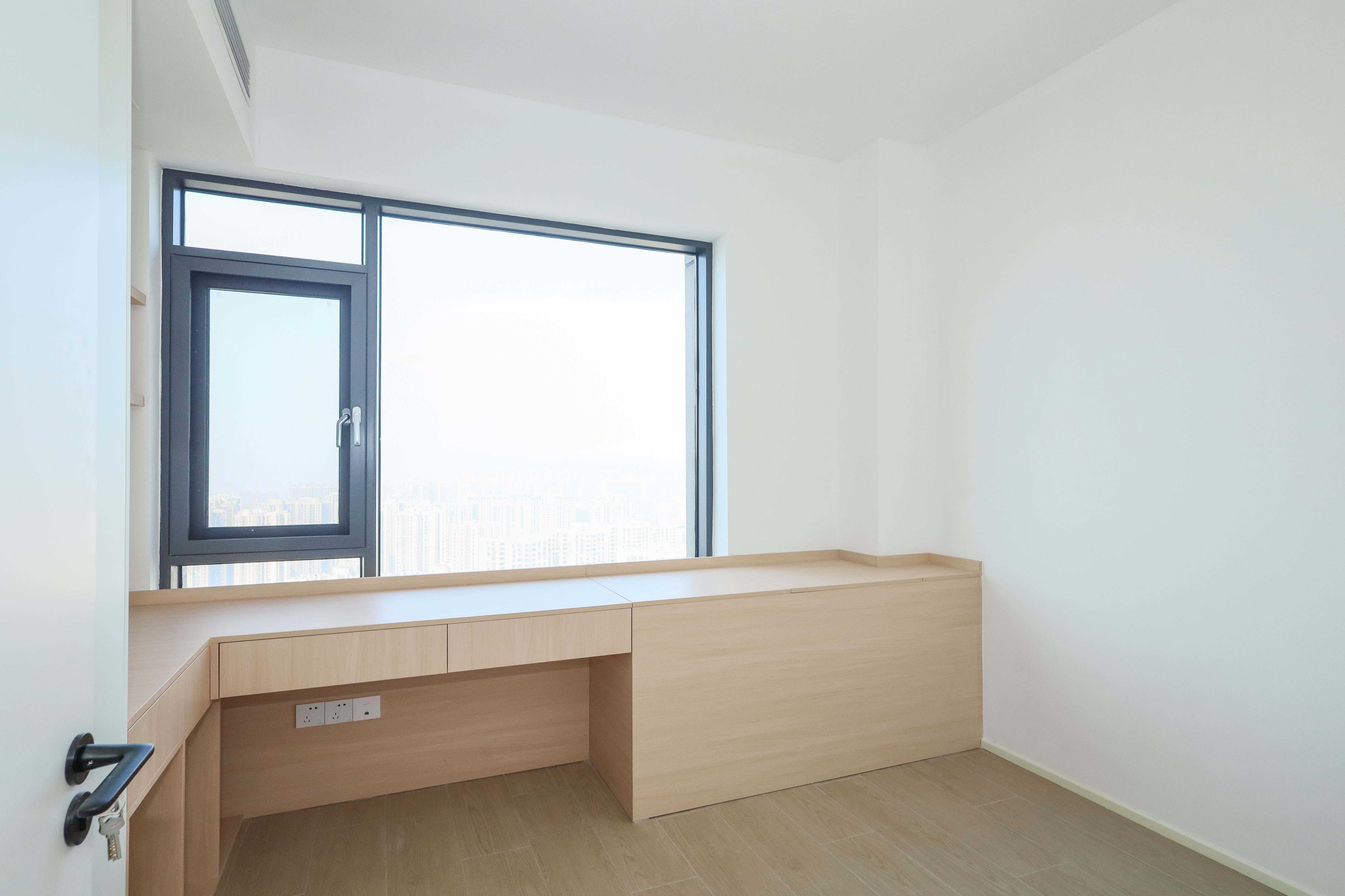 建发央著  4室2厅2卫   290.00万卧室