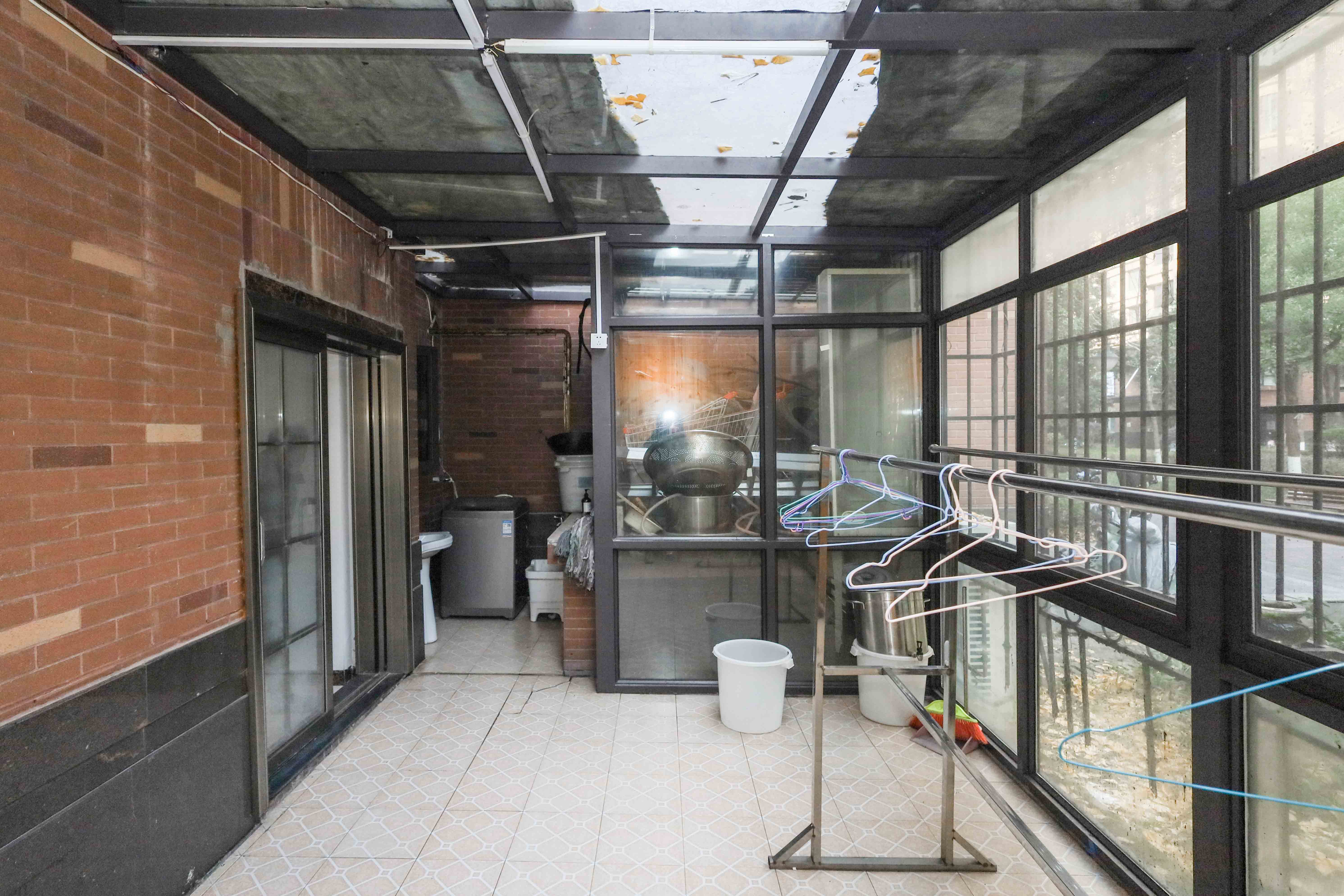保利麓谷林语F区  3室2厅1卫   102.00万阳台