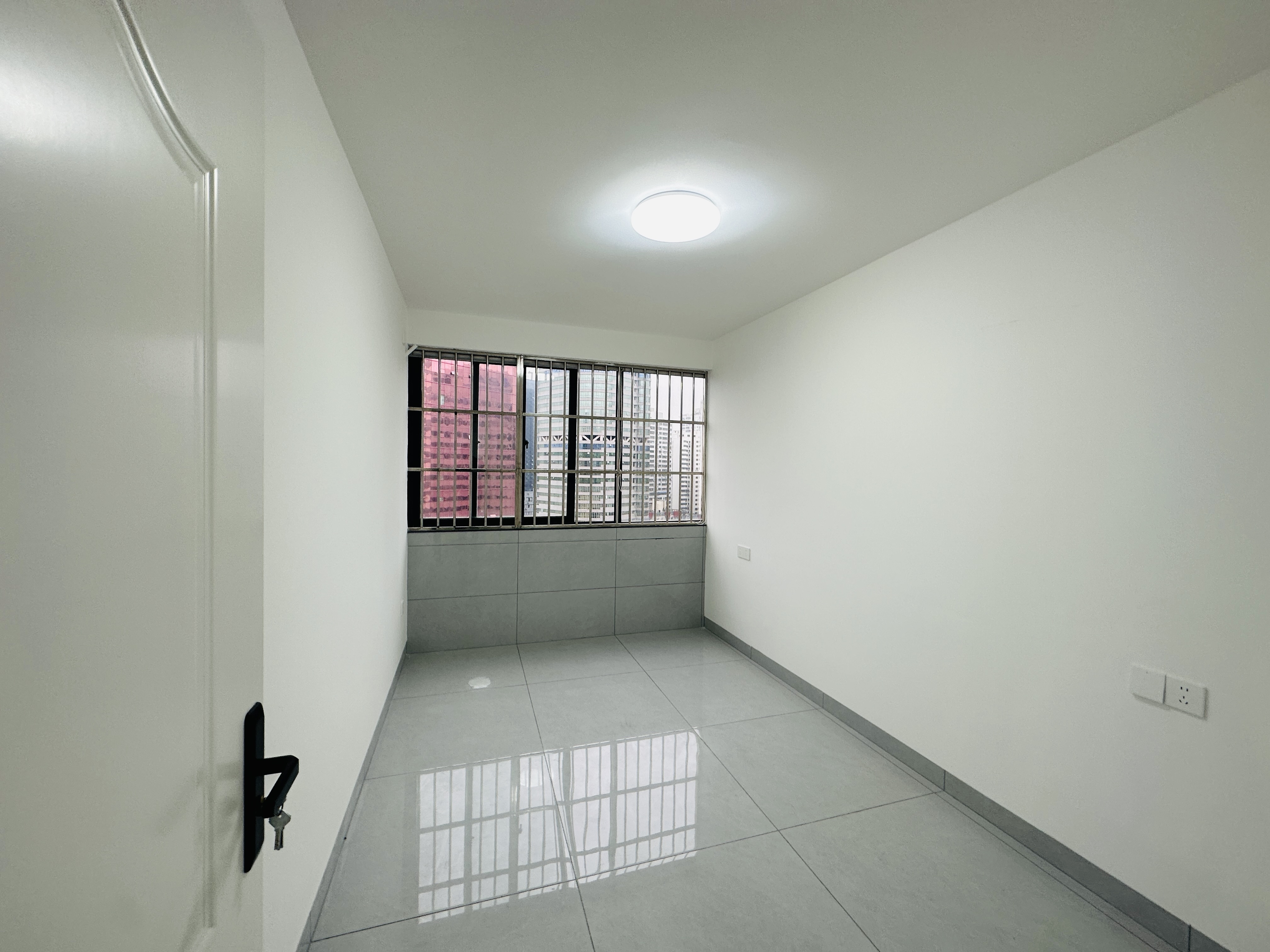 帝国大厦 2室1厅1卫 66.8万 帝国大厦 2室1厅1卫 66.8万客厅