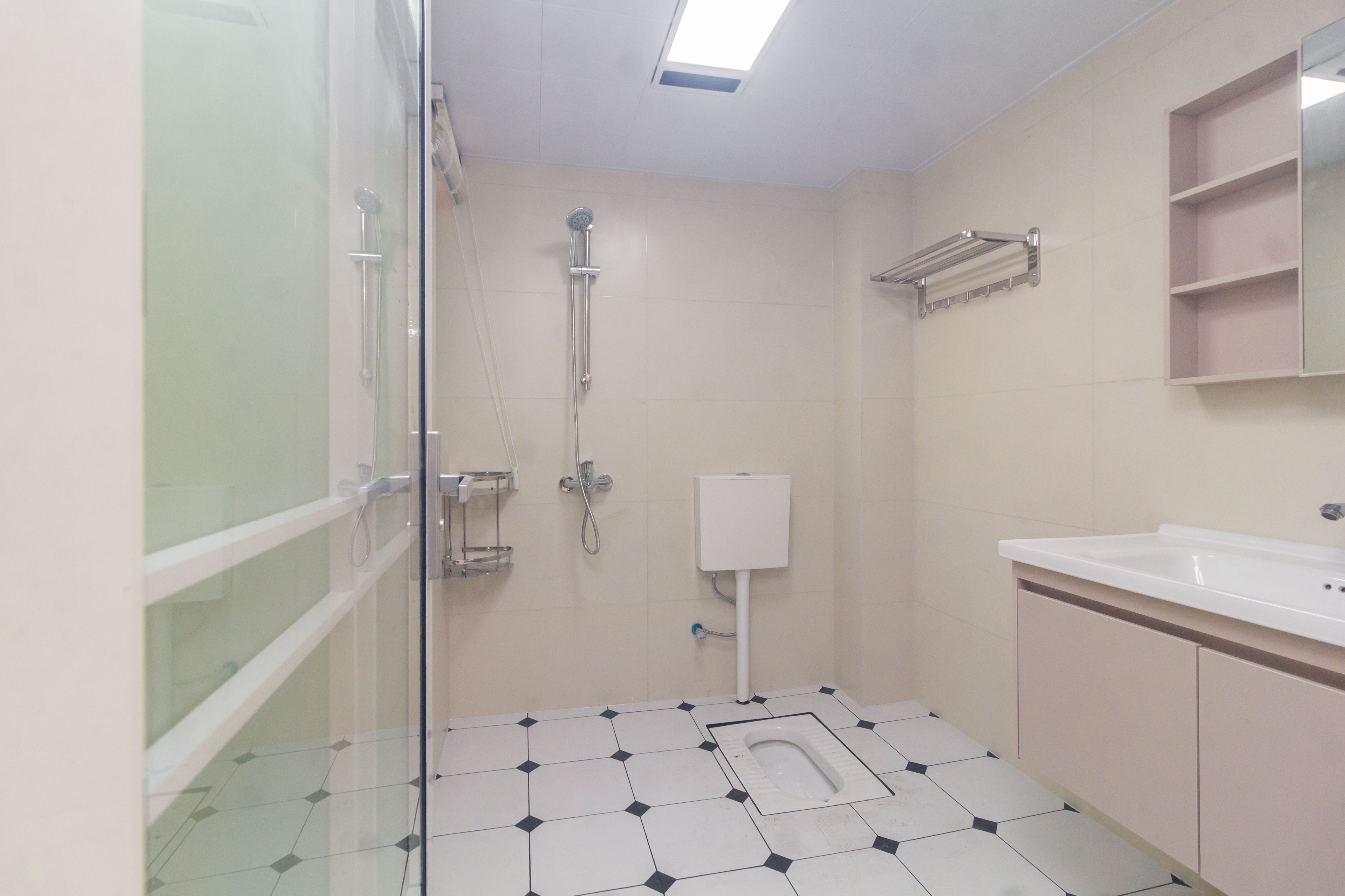 博雅湘水湾 5室2厅2卫 54.80万 博雅湘水湾 5室2厅2卫 54.80万卫生间