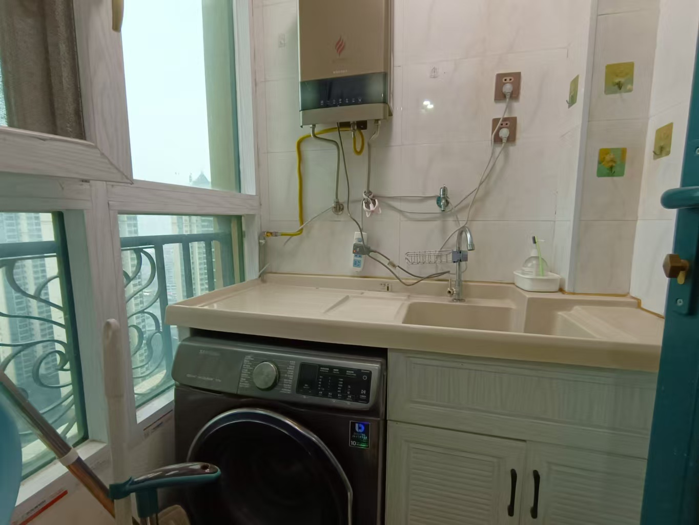 恒大绿洲 3室2厅2卫 2500.0元/月 恒大绿洲 3室2厅2卫 2500.0元/月室内图