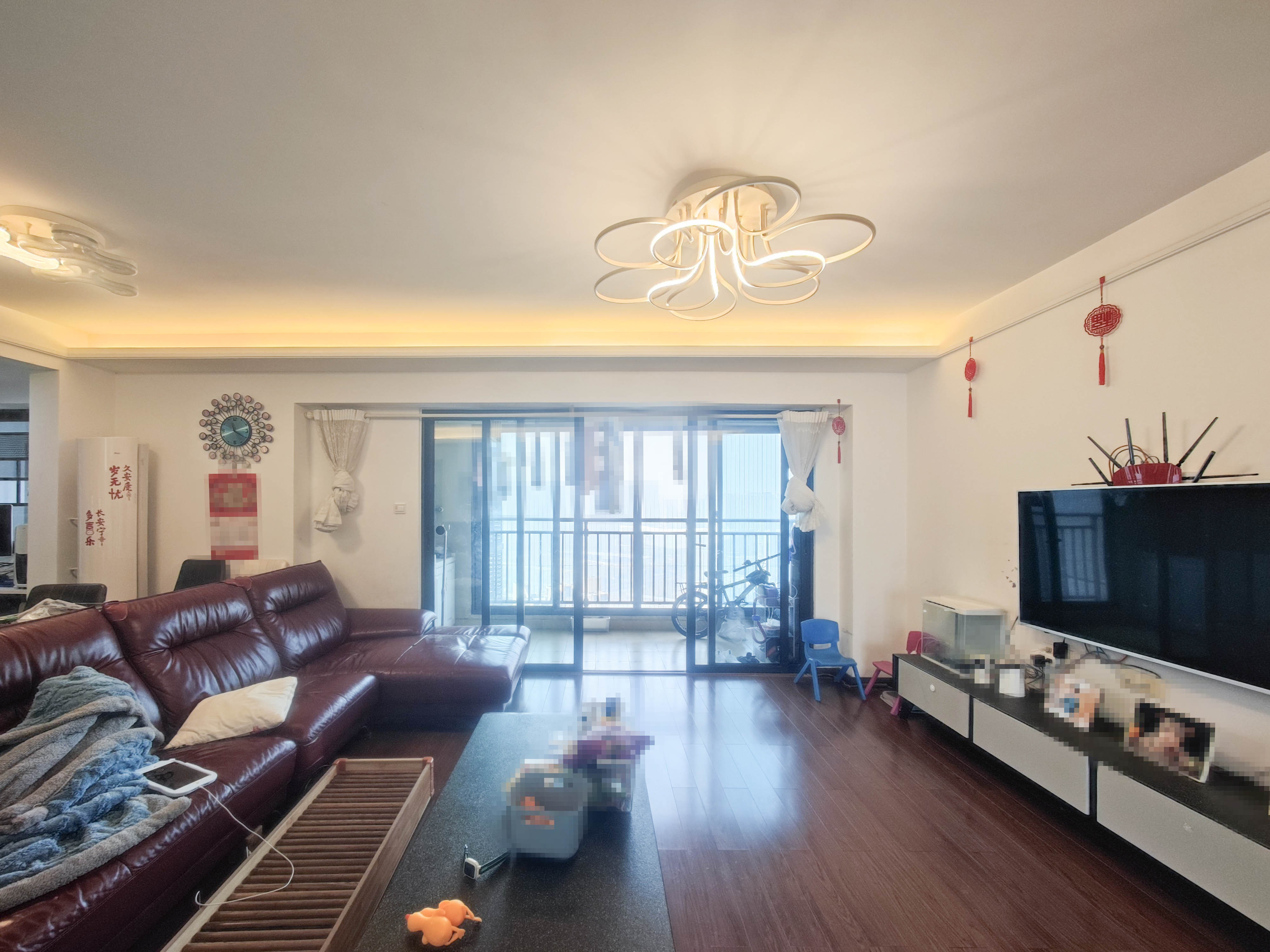 万科魅力之城非凡里 3室2厅2卫 105.0万 万科魅力之城非凡里 3室2厅2卫 105.0万客厅