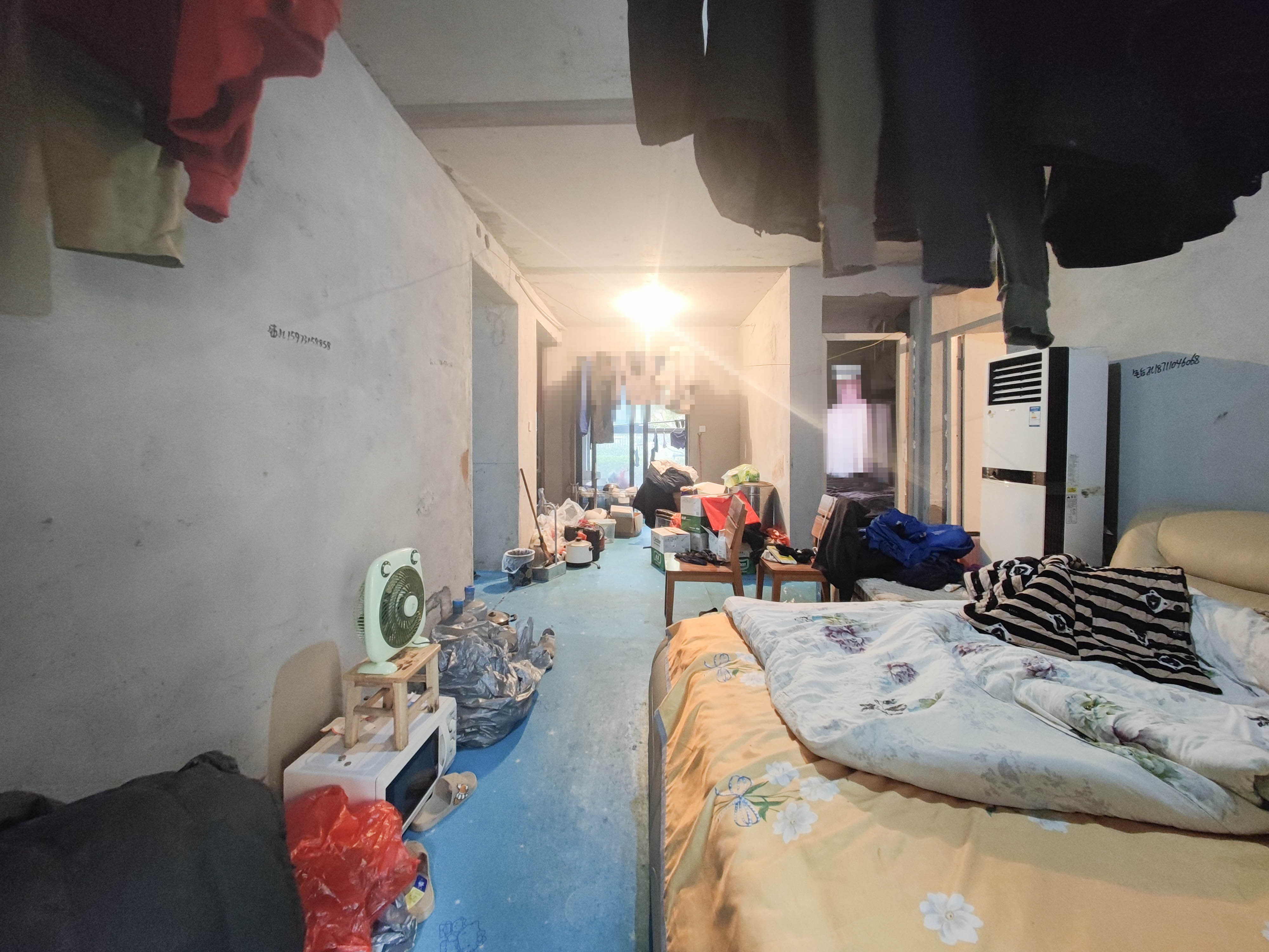新城明昱东方  3室2厅2卫   85.00万客厅