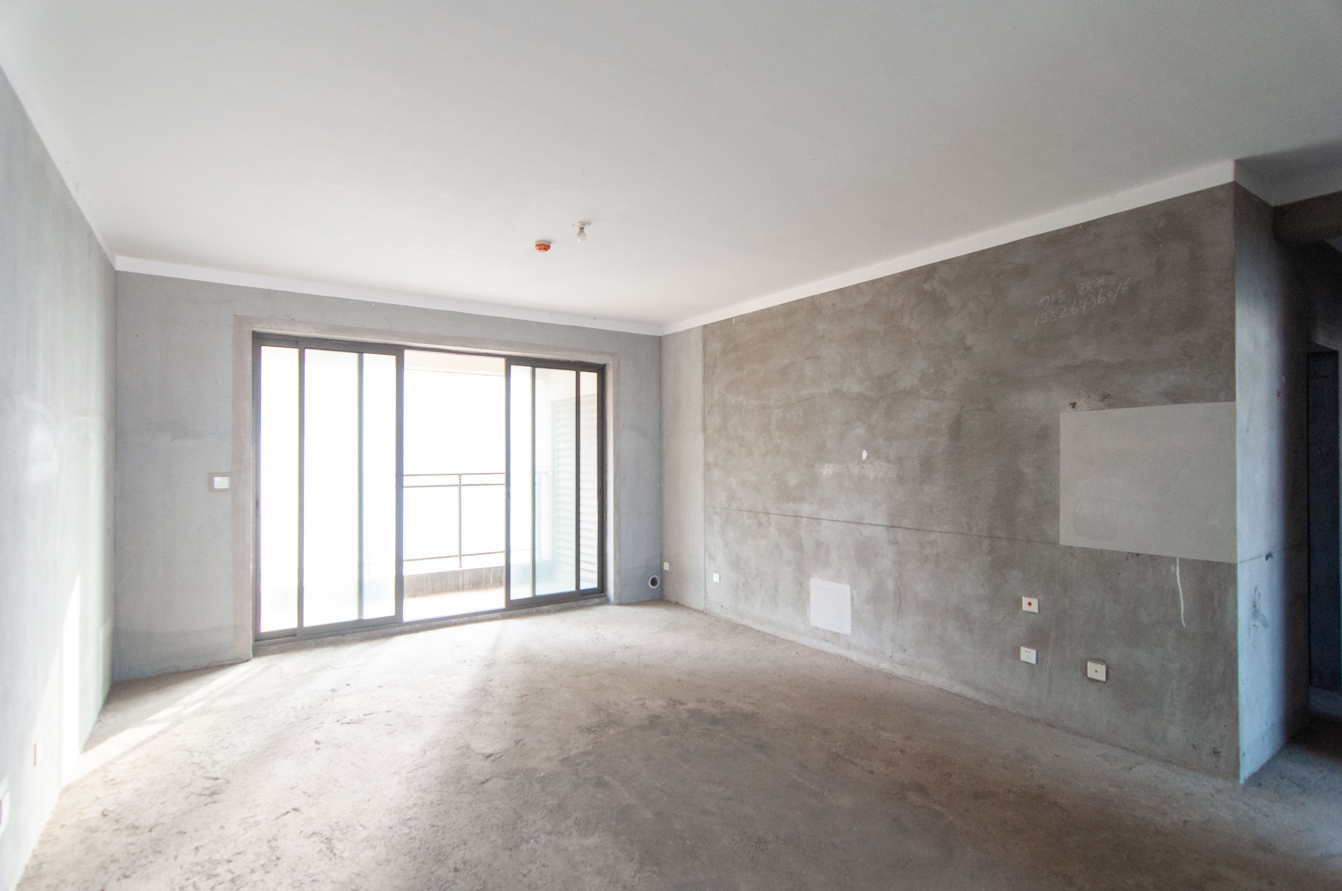 金茂梅溪湖 4室2厅2卫 380.0万 金茂梅溪湖 4室2厅2卫 380.0万客厅