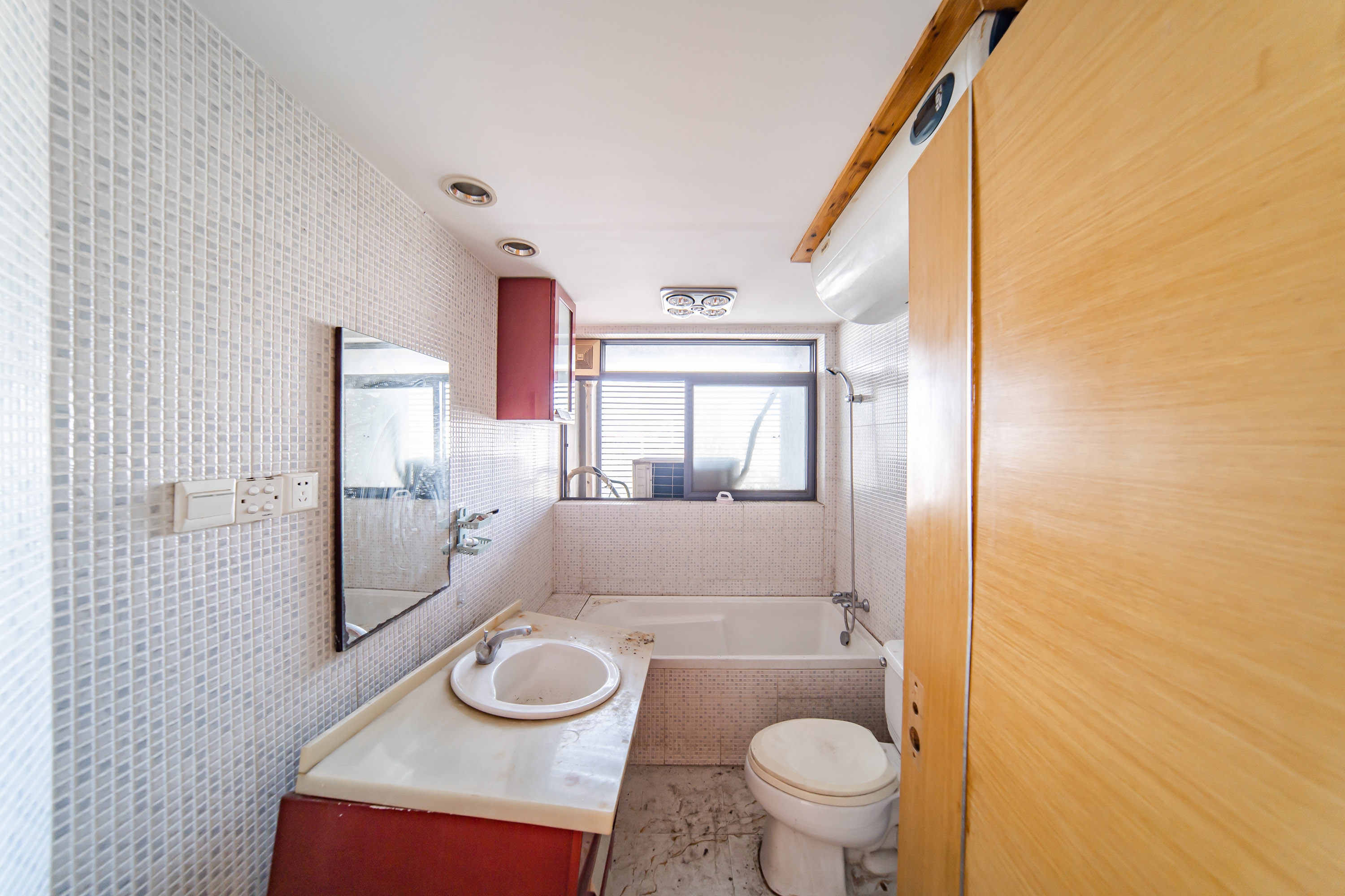 阳光100一期、四五期 3室2厅2卫 90.0万 阳光100一期、四五期 3室2厅2卫 90.0万卫生间