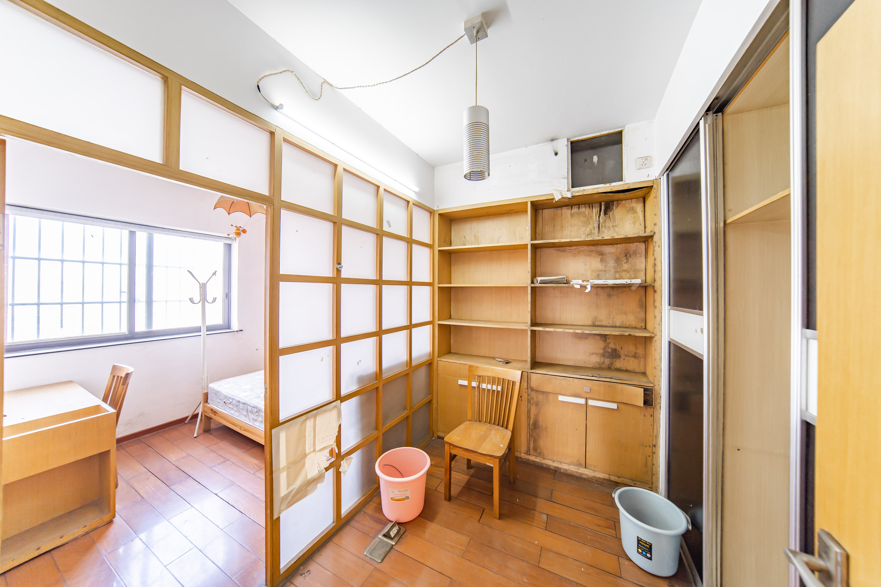 阳光100一期、四五期 3室2厅2卫 90.0万 阳光100一期、四五期 3室2厅2卫 90.0万卧室