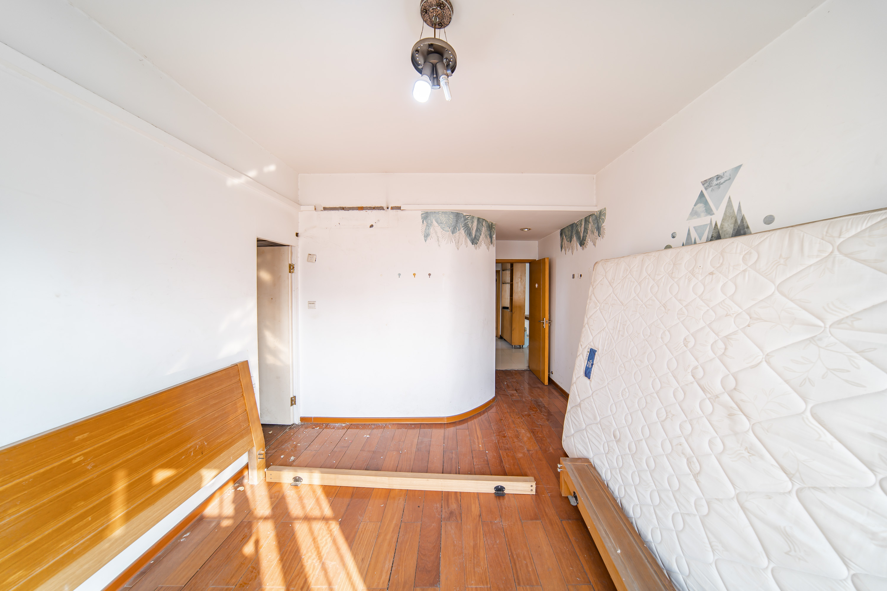 阳光100一期、四五期 3室2厅2卫 90.0万 阳光100一期、四五期 3室2厅2卫 90.0万卧室