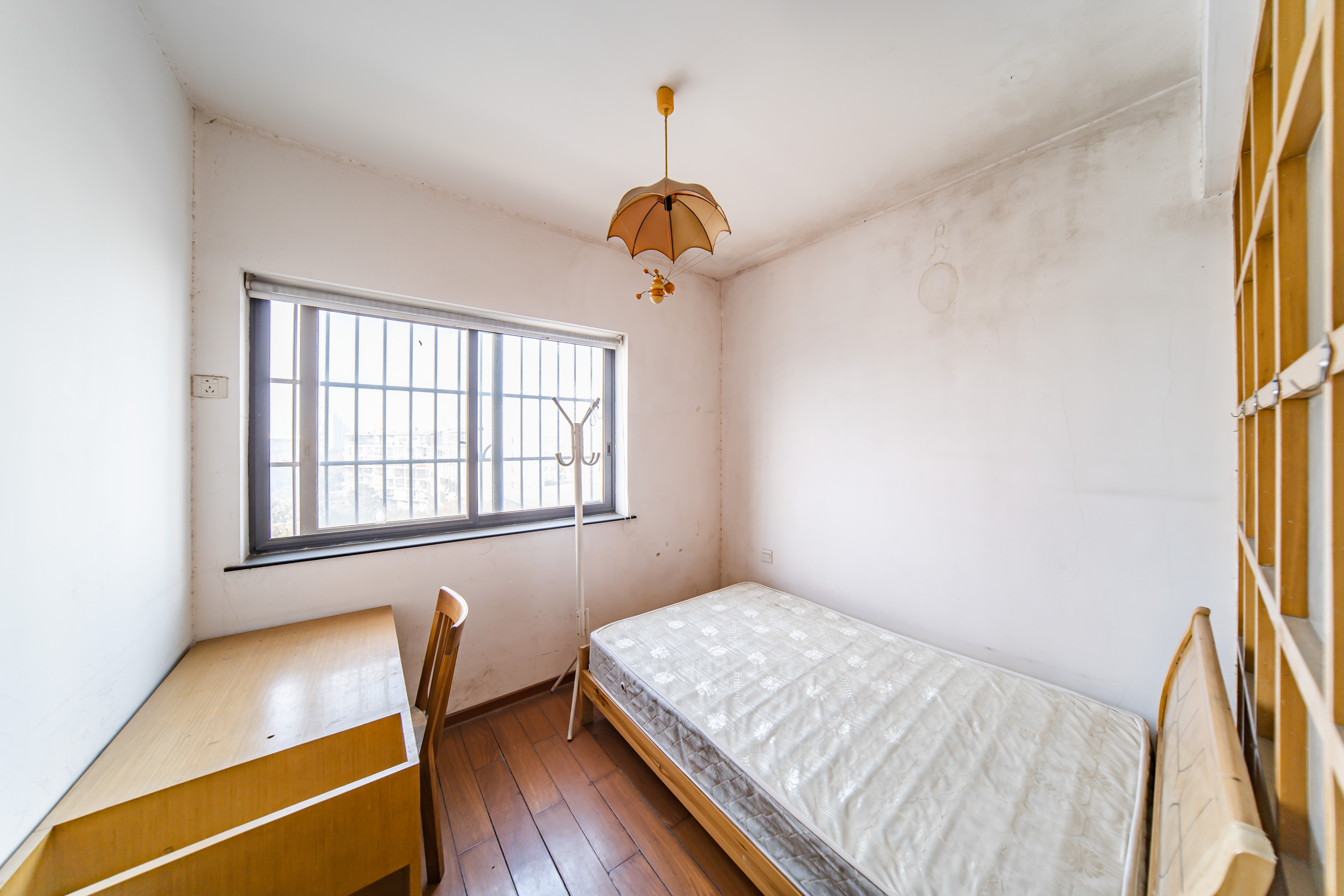 阳光100一期、四五期 3室2厅2卫 90.0万 阳光100一期、四五期 3室2厅2卫 90.0万卧室