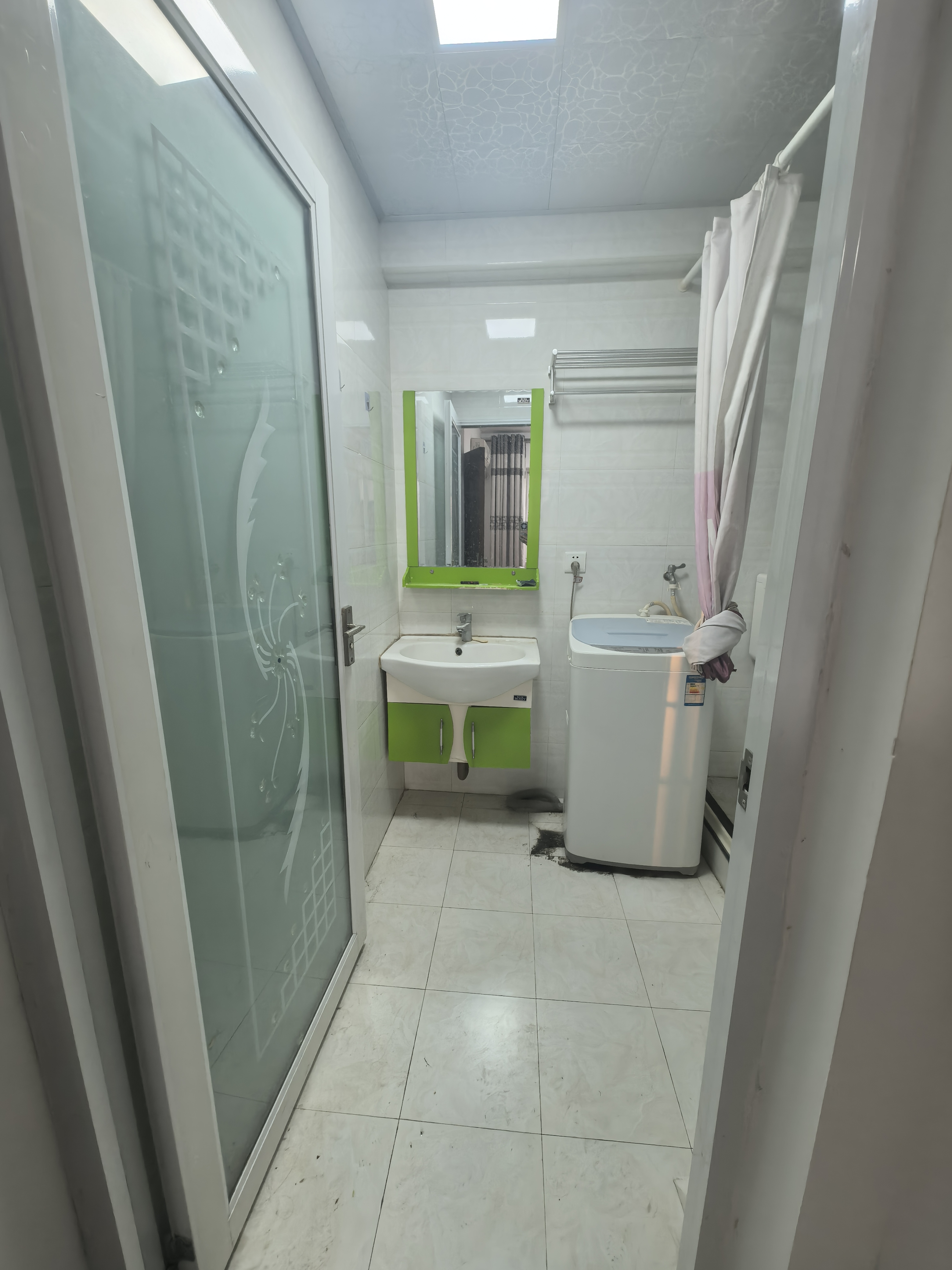 冠都现代城(冠都幸福彼岸) 1室1厅1卫 900.0元/月 冠都现代城(冠都幸福彼岸) 1室1厅1卫 900.0元/月室内图